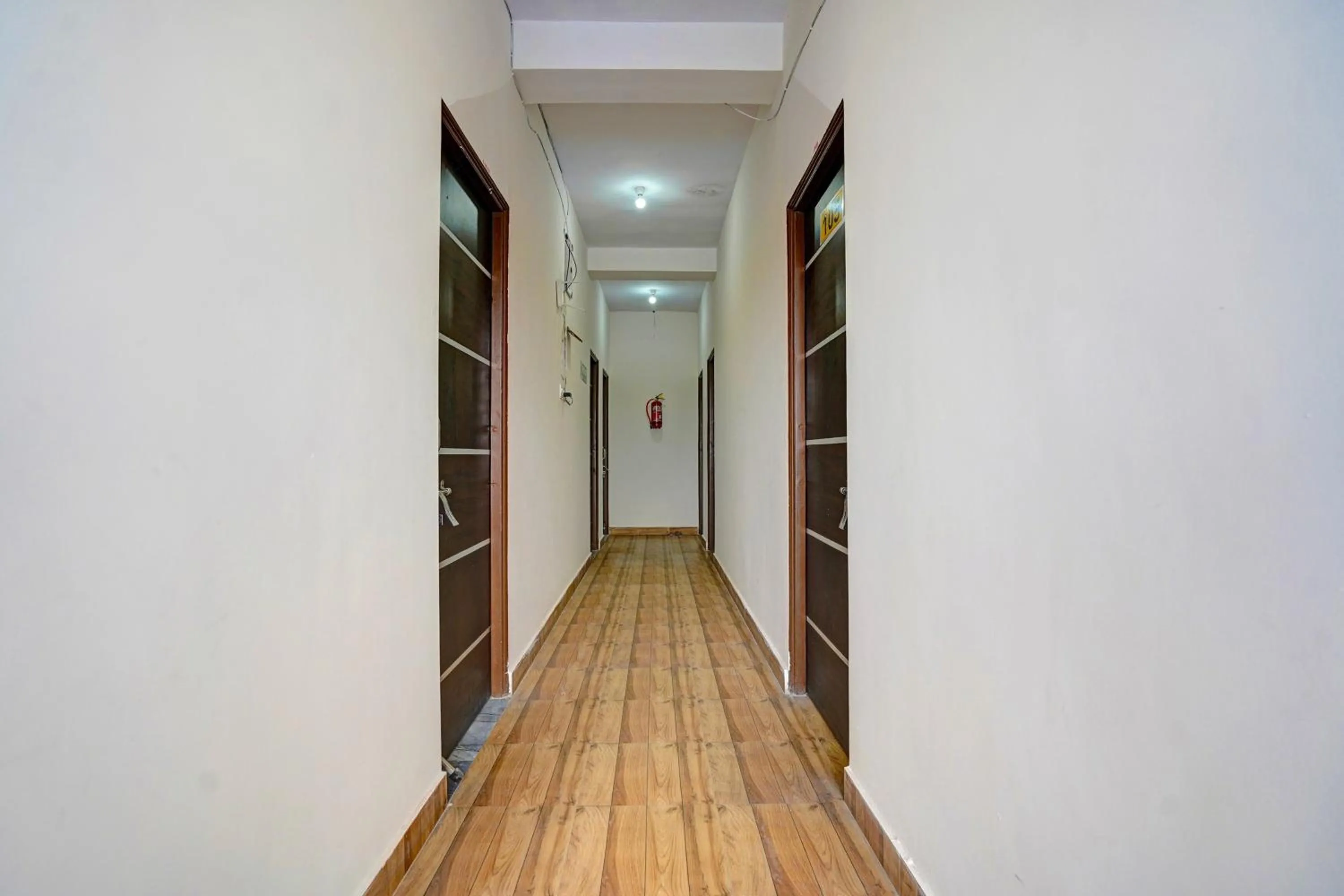 Lobby or reception in Super Hotel O CRPF Crossway Formerly V7 Inn Service Apartment