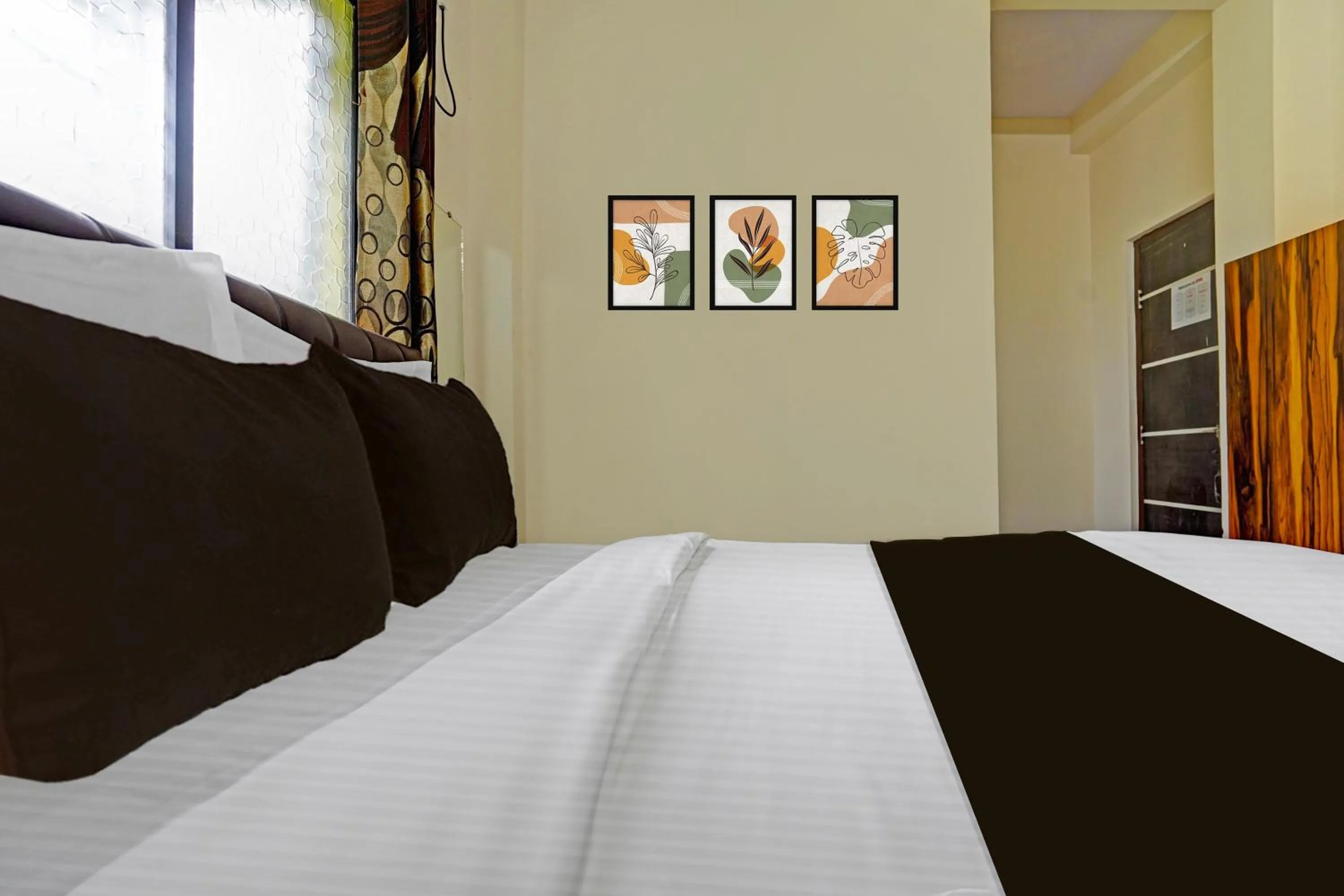 Bedroom, Bed in Super Hotel O CRPF Crossway Formerly V7 Inn Service Apartment