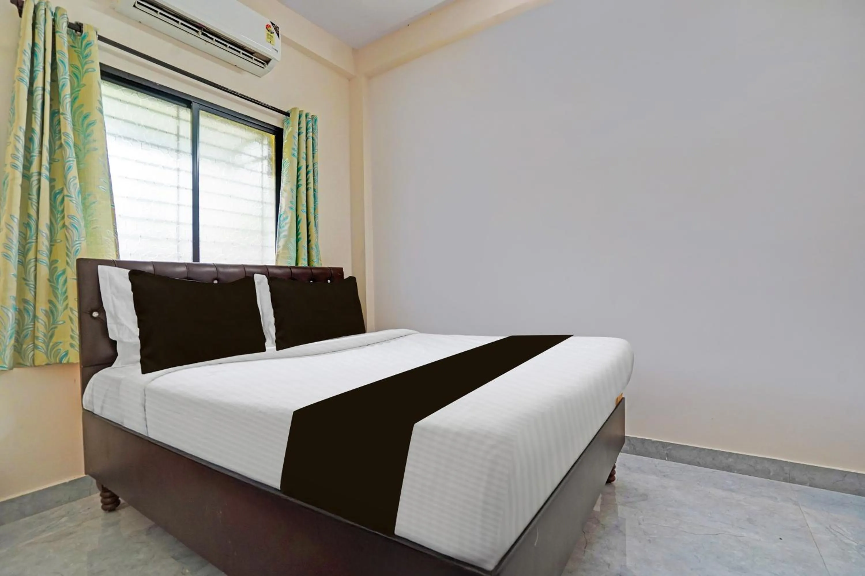 Bedroom, Bed in Super Hotel O CRPF Crossway Formerly V7 Inn Service Apartment