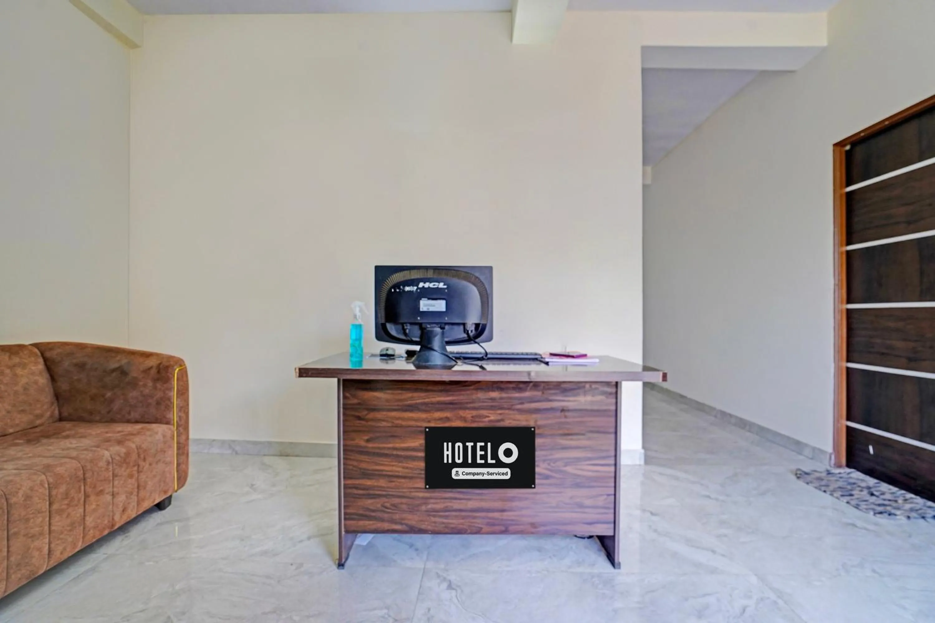 Lobby or reception in Super Hotel O CRPF Crossway Formerly V7 Inn Service Apartment