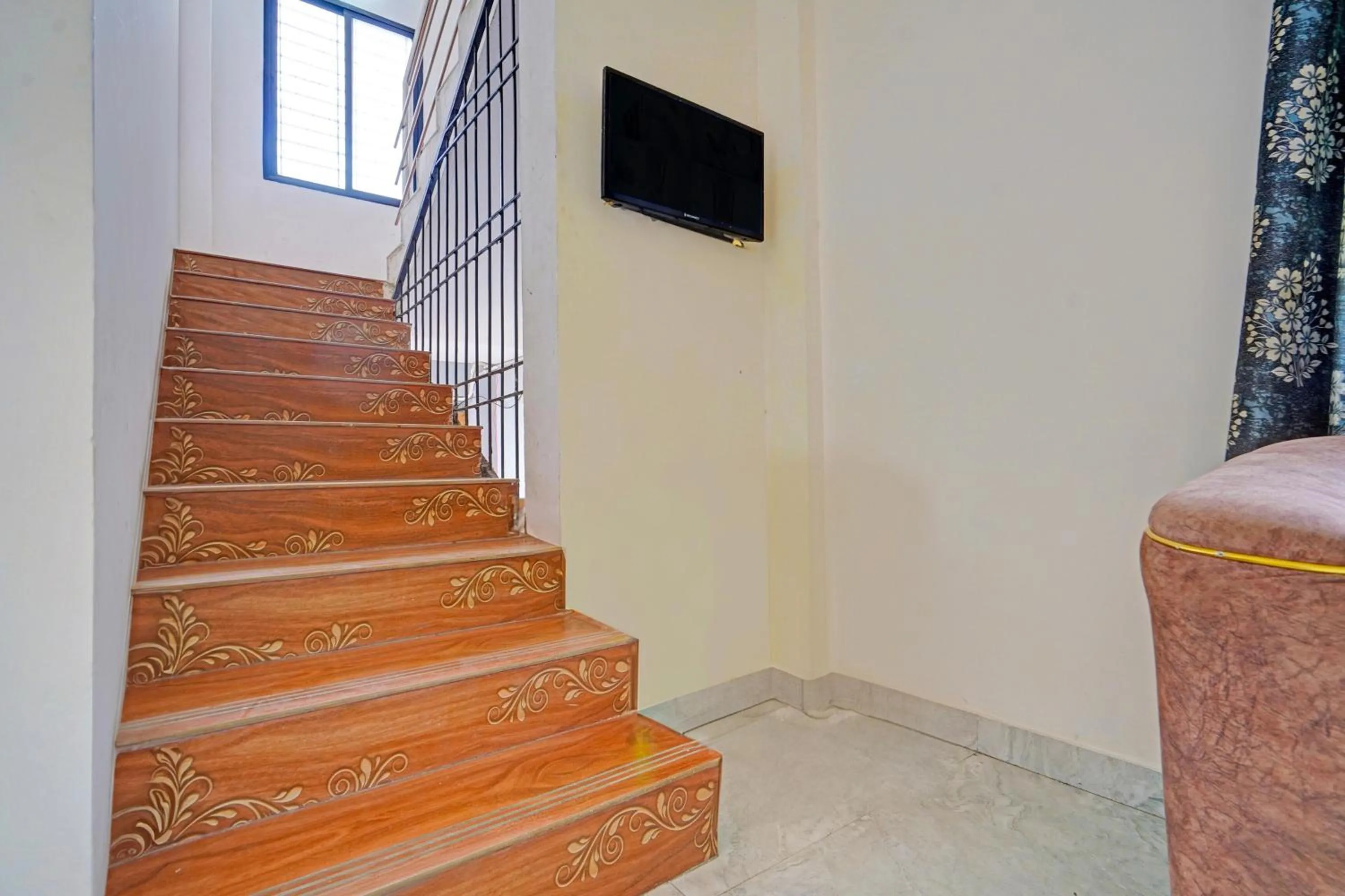 Lobby or reception in Super Hotel O CRPF Crossway Formerly V7 Inn Service Apartment