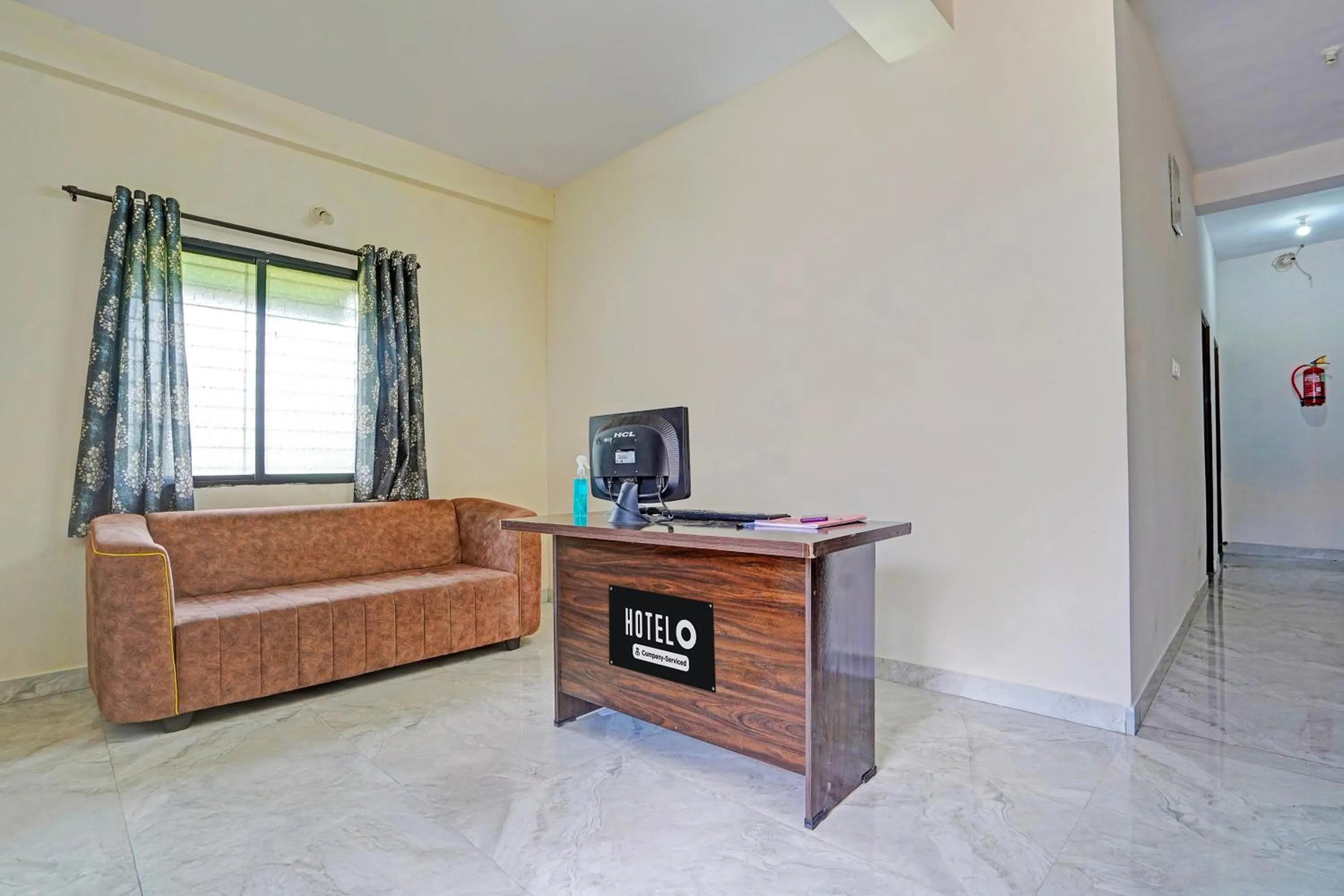 Lobby or reception in Super Hotel O CRPF Crossway Formerly V7 Inn Service Apartment