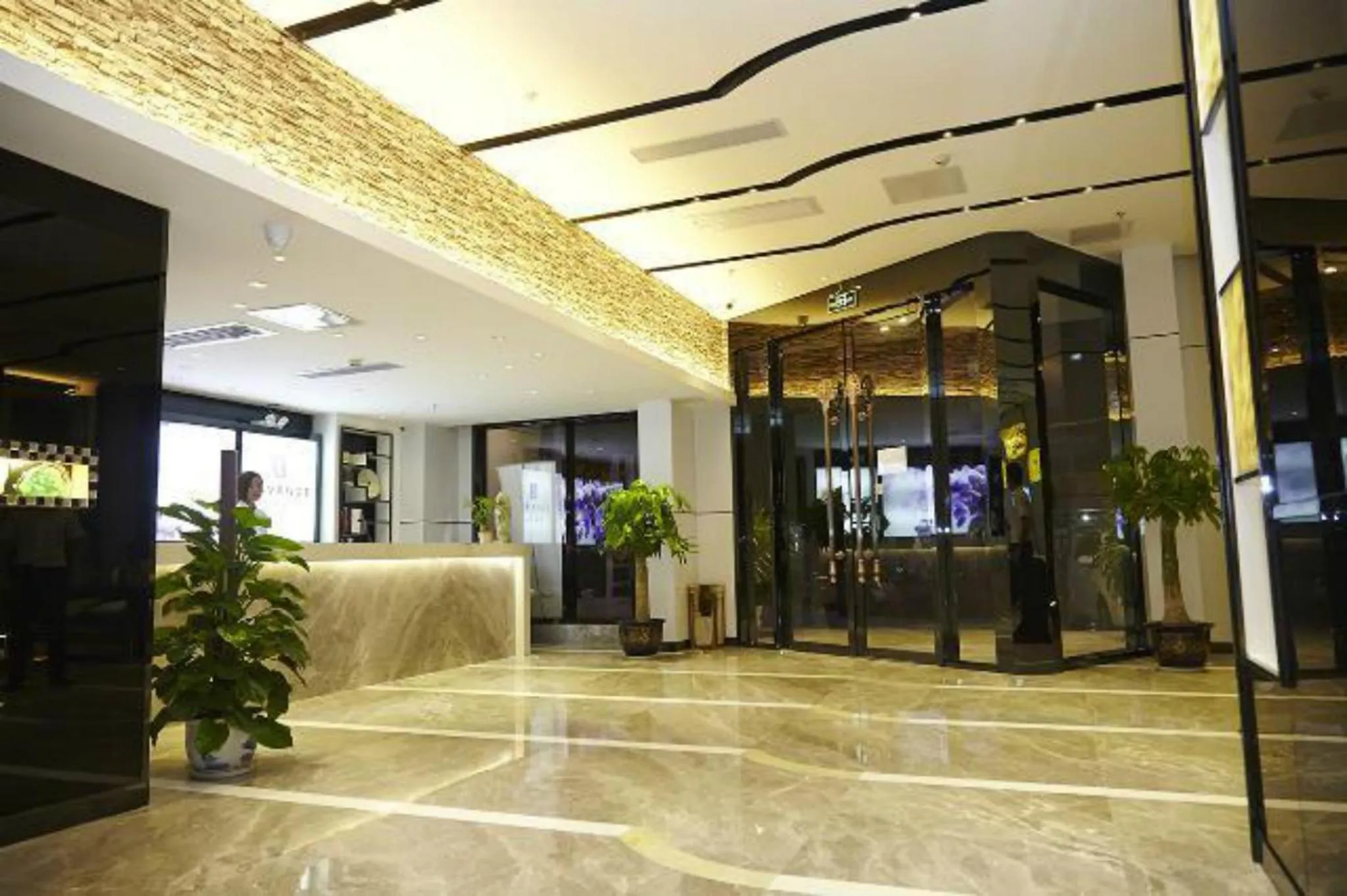 Lavande Hotel Zhuhai Gongbei Port Square
