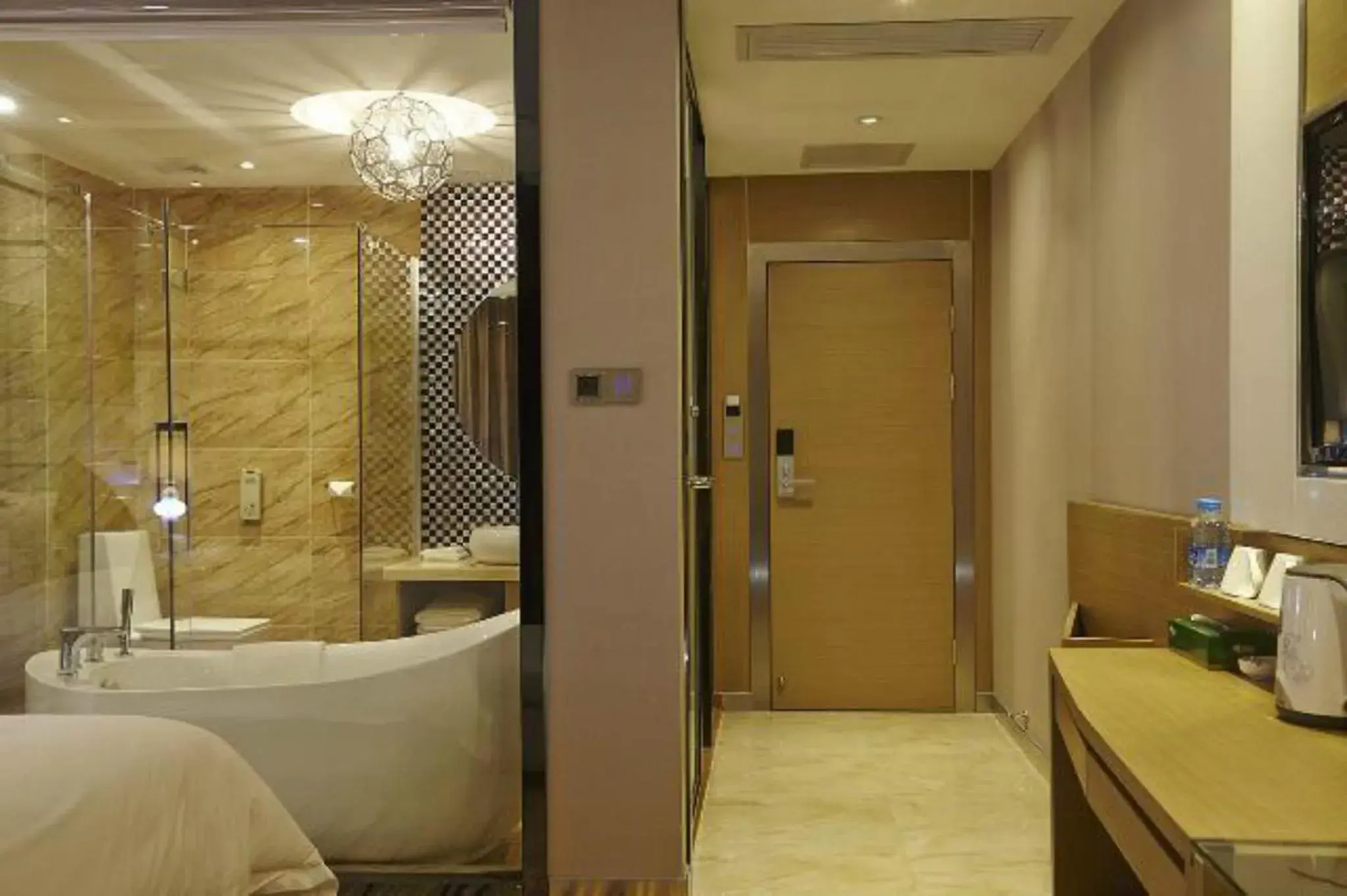 Bed in Lavande Hotel Zhuhai Gongbei Port Square Bed in Lavande Hotel Zhuhai Gongbei Port Square