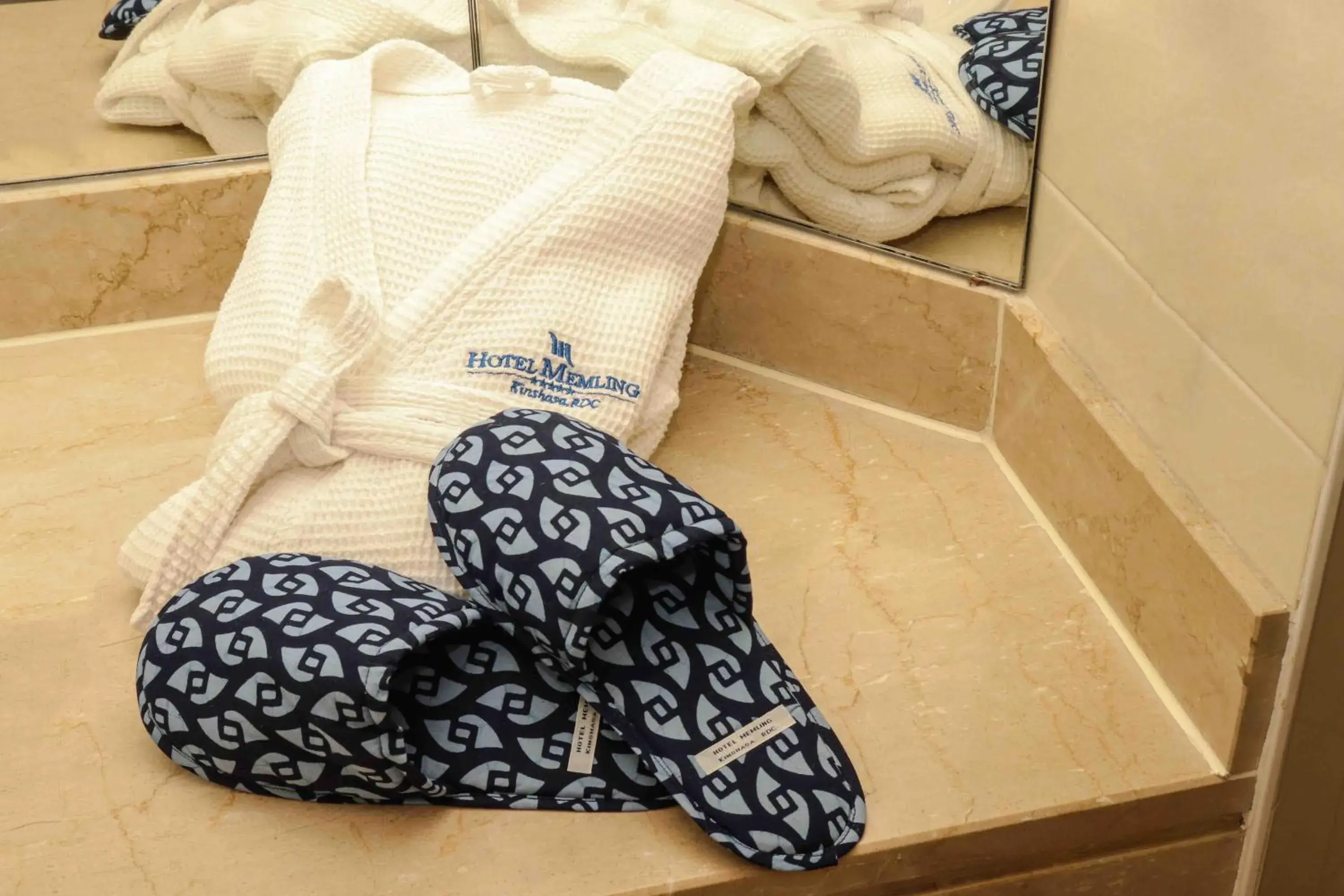 Deluxe Room (2 Adults + 1 Child) in Hotel Memling Deluxe Room (2 Adults + 1 Child) in Hotel Memling