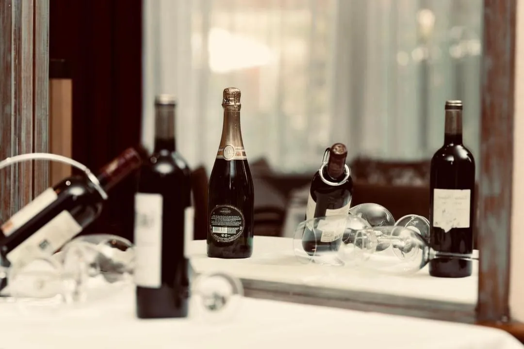 Restaurant/places to eat in Hotel Memling