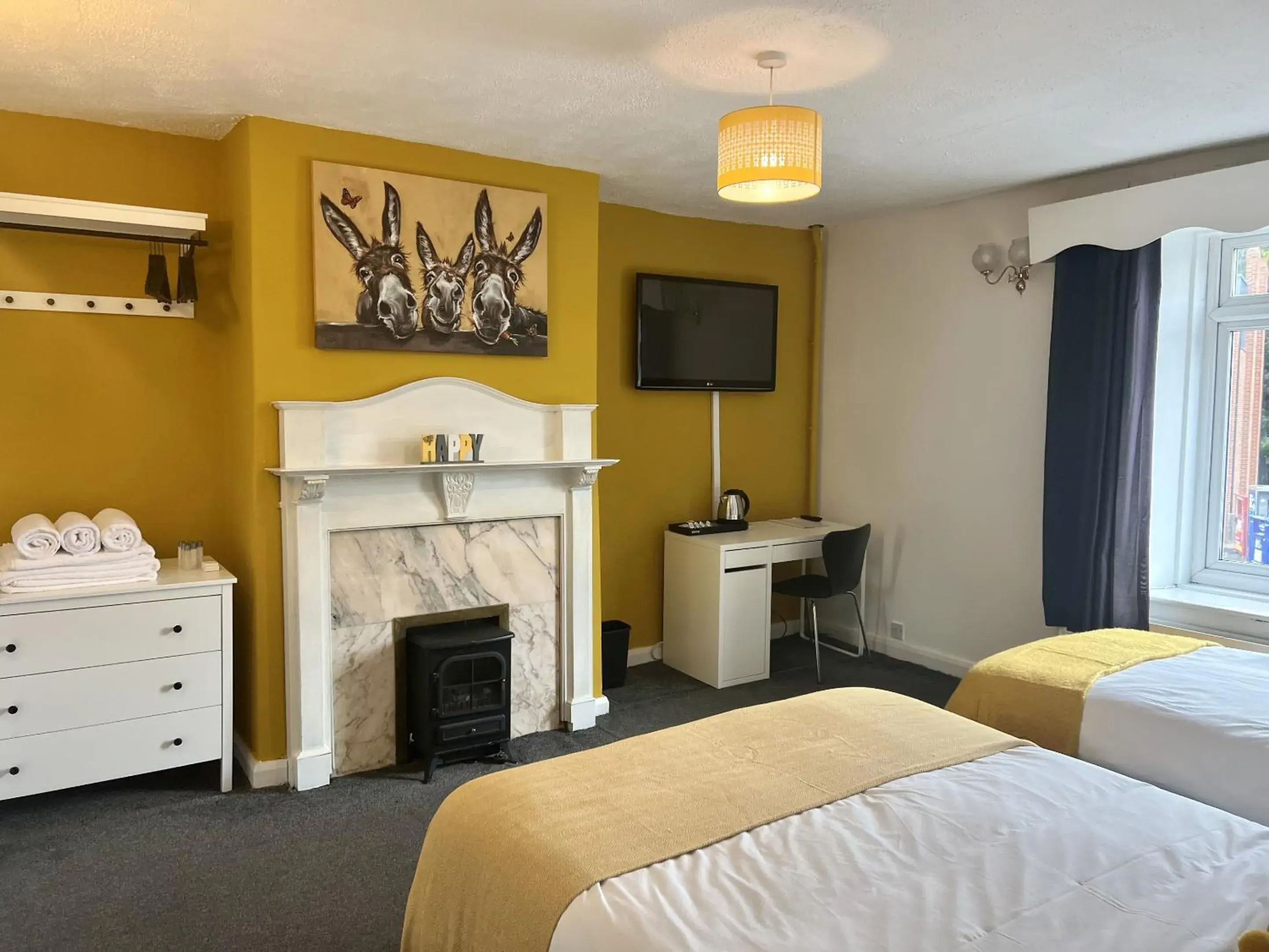 Bedroom, Bed in The Queens Head Bedroom, Bed in The Queens Head