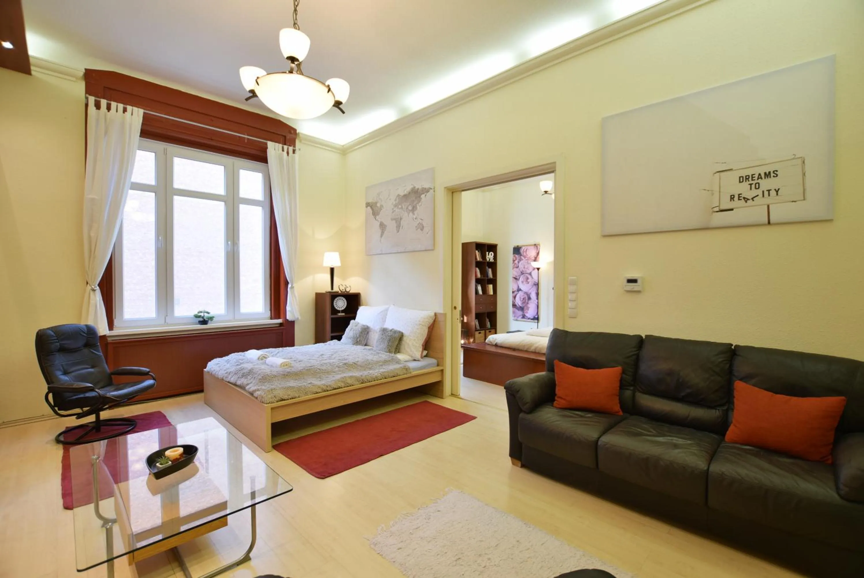 Bed in Ultra Central Apartment at Synagogue