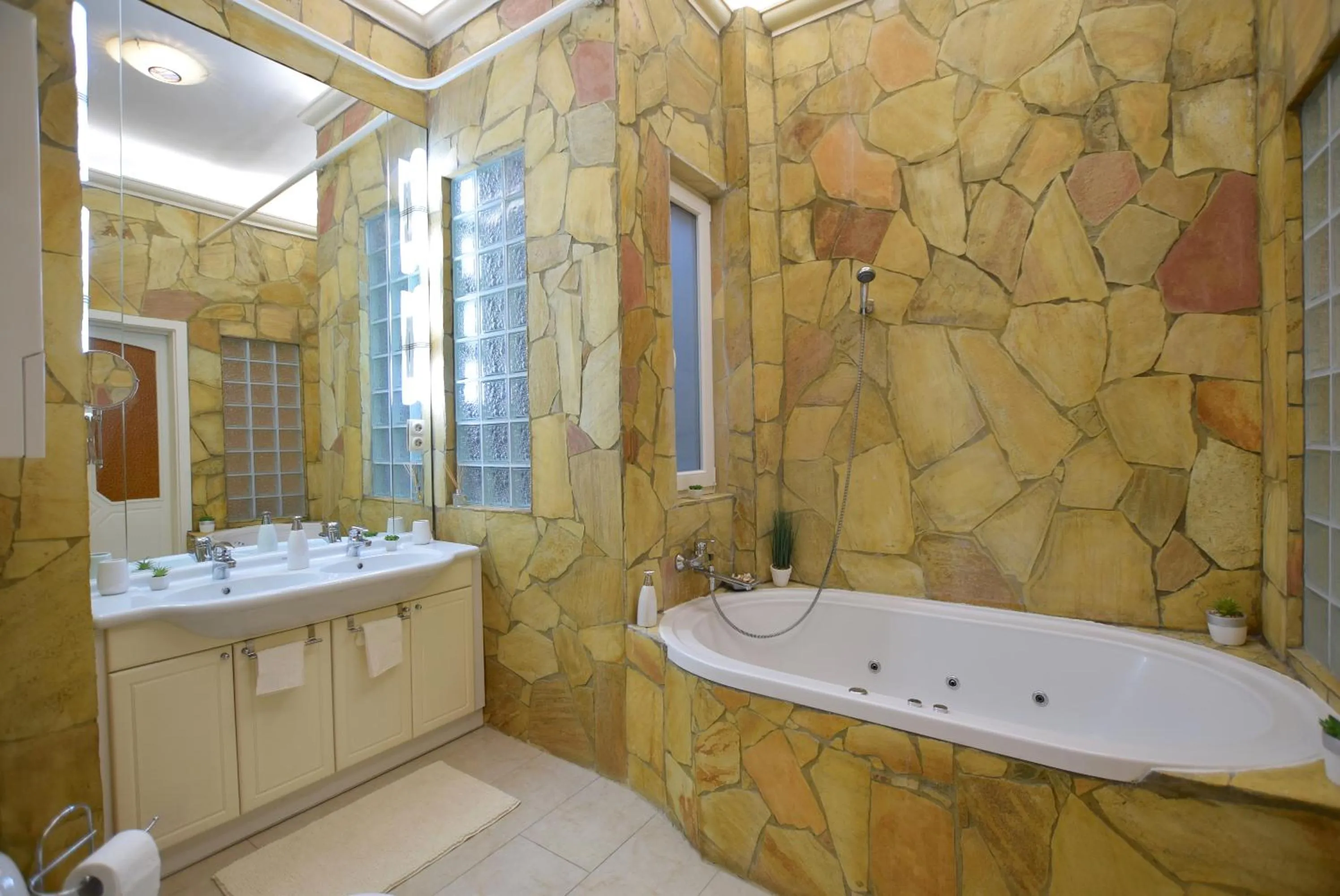 Bathroom in Ultra Central Apartment at Synagogue