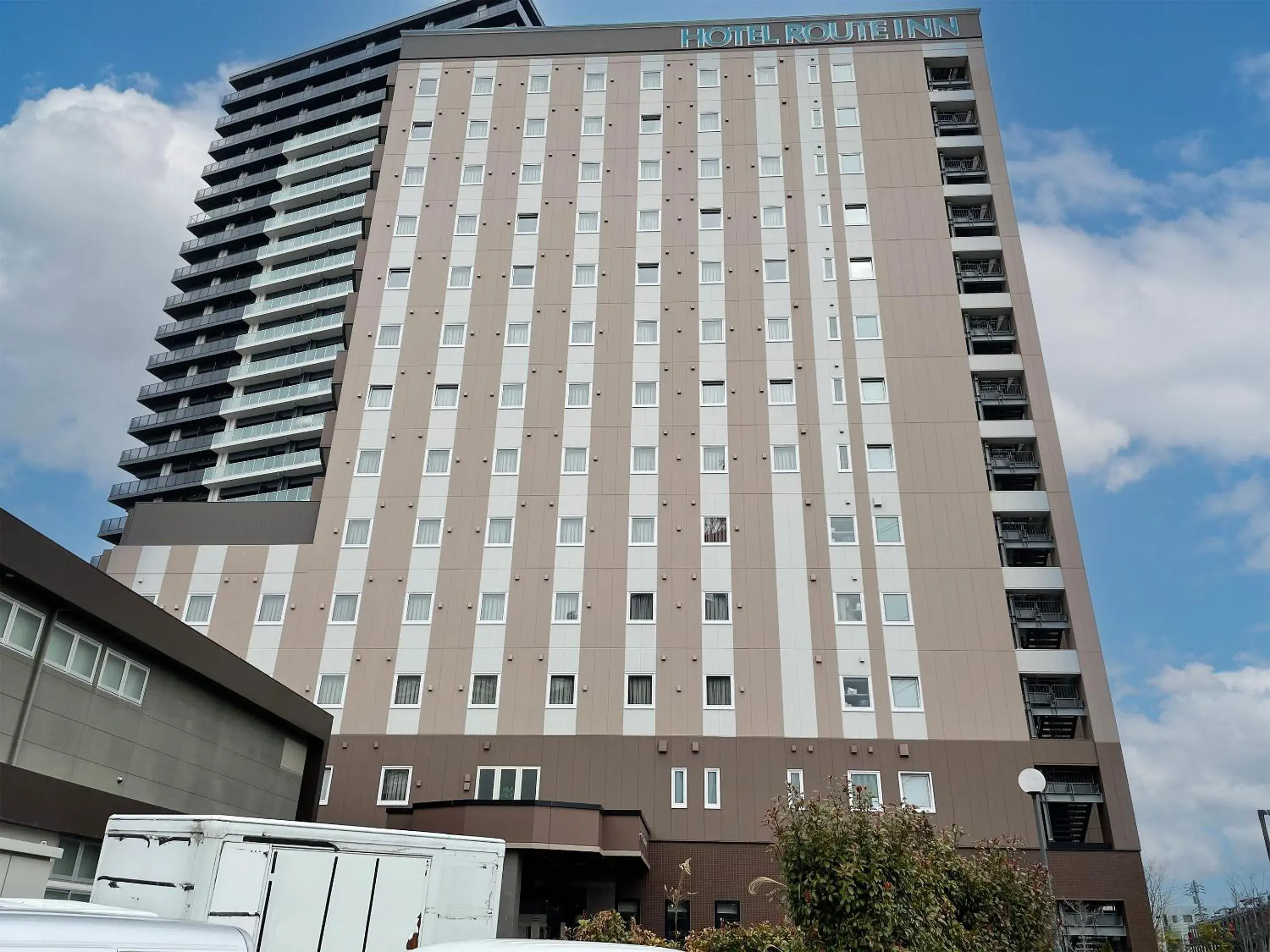 Property building in Hotel Route-inn Ebina Ekimae Property building in Hotel Route-inn Ebina Ekimae