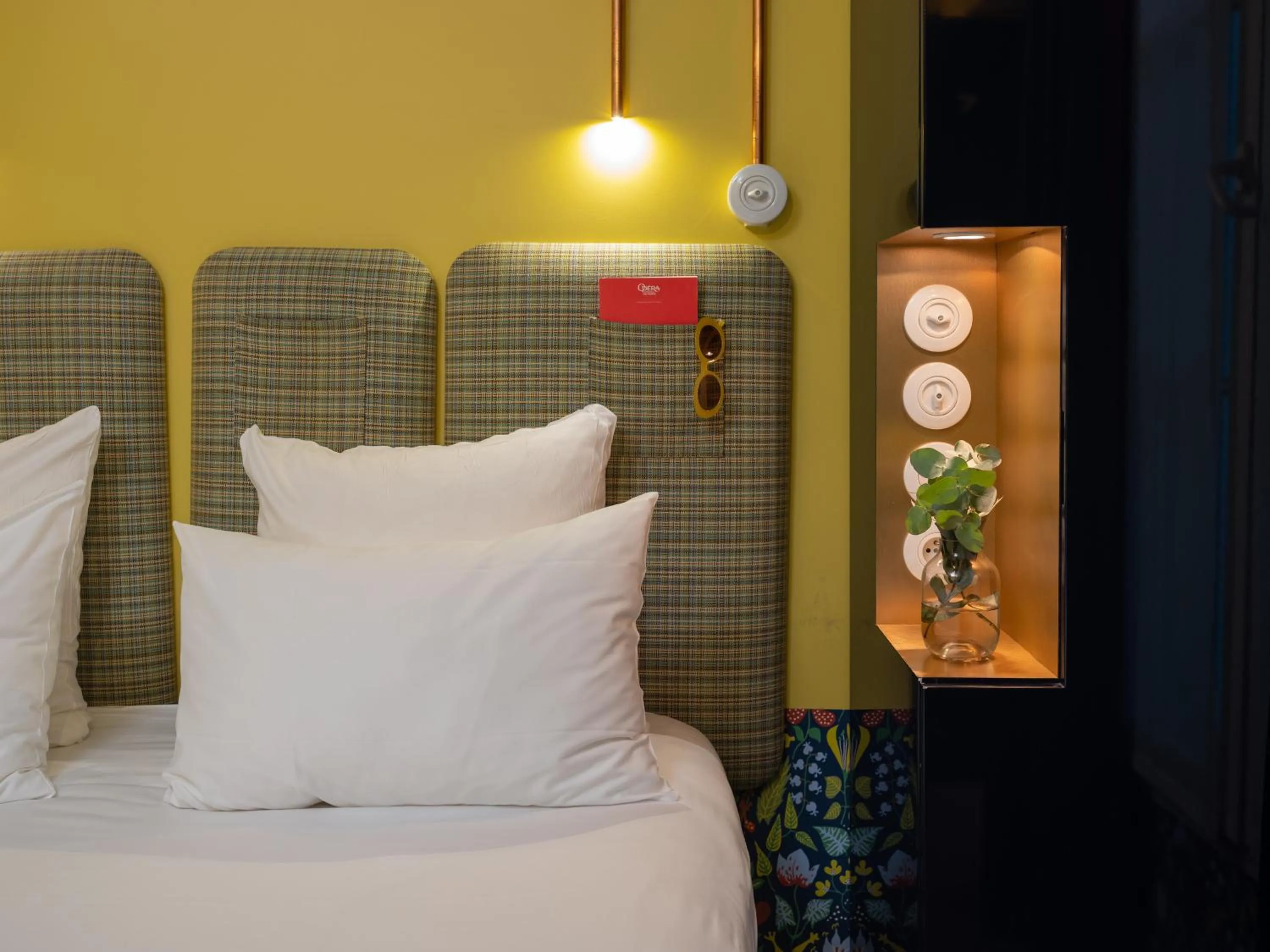 Bedroom, Bed in Hôtel Exquis