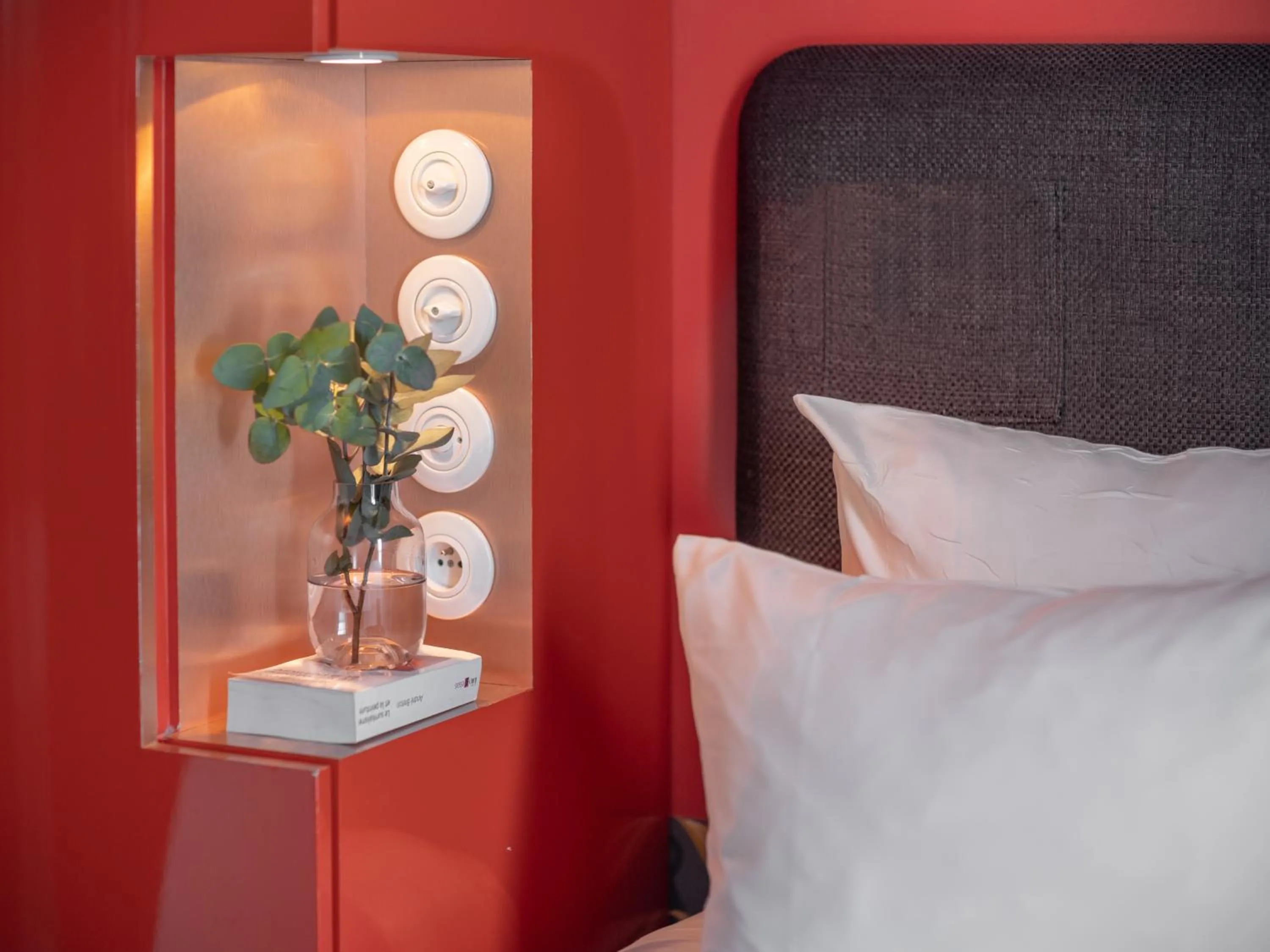 Bedroom, Bed in Hôtel Exquis