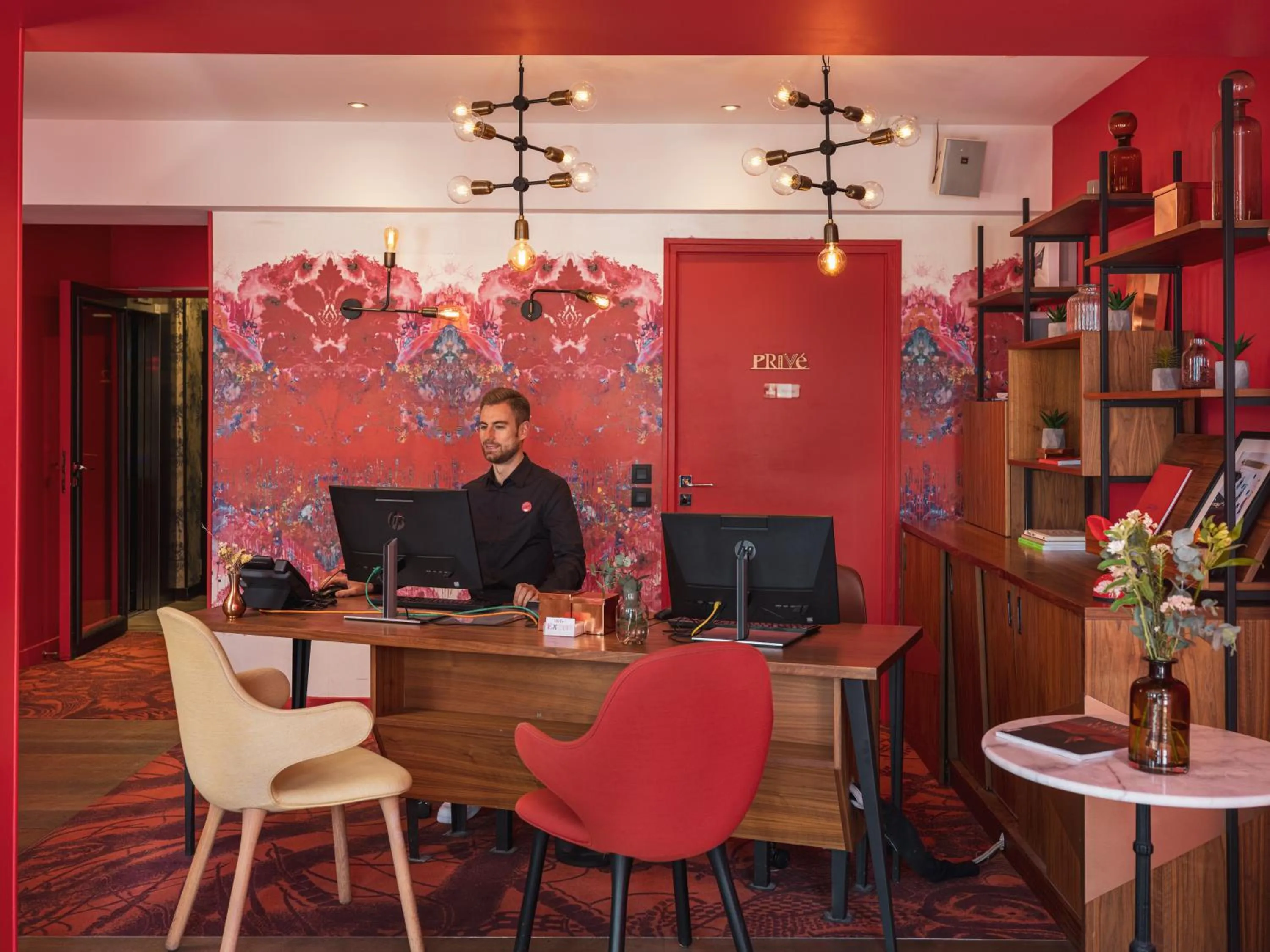 Lobby or reception in Hôtel Exquis