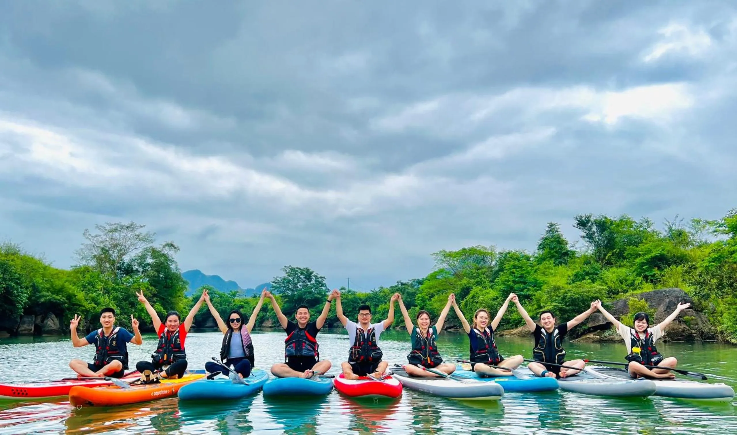 Green Riverside Cosy Home