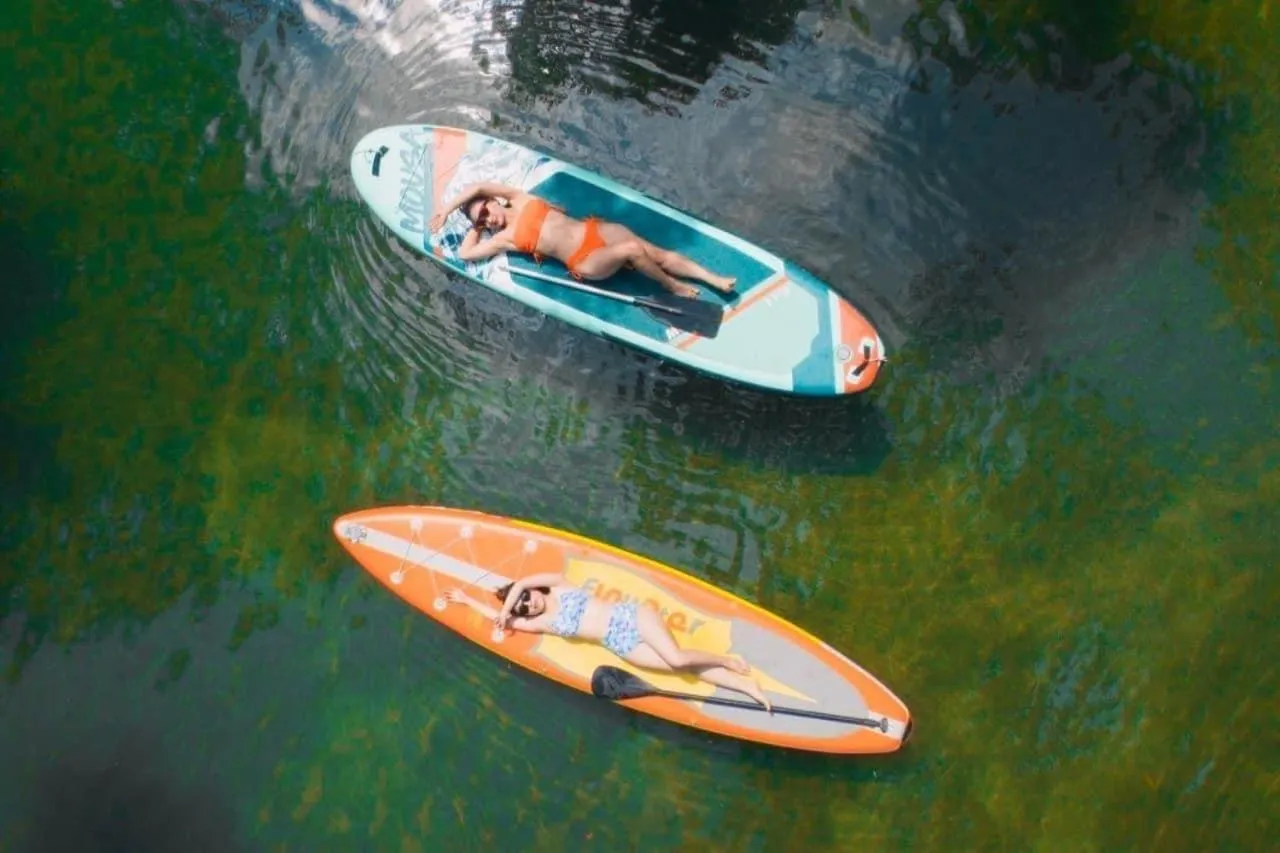 Green Riverside Cosy Home