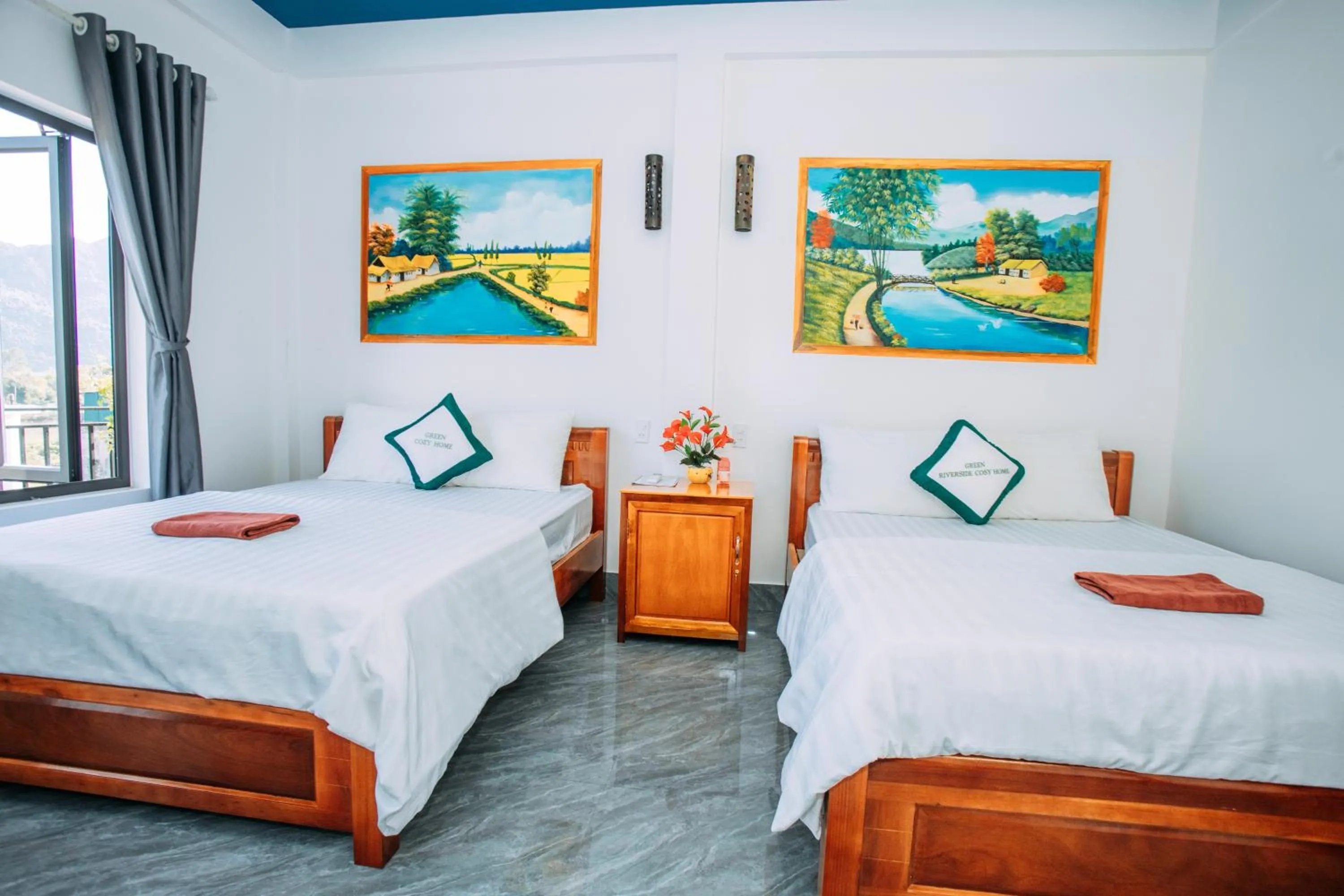 Bed in Green Riverside Cosy Home