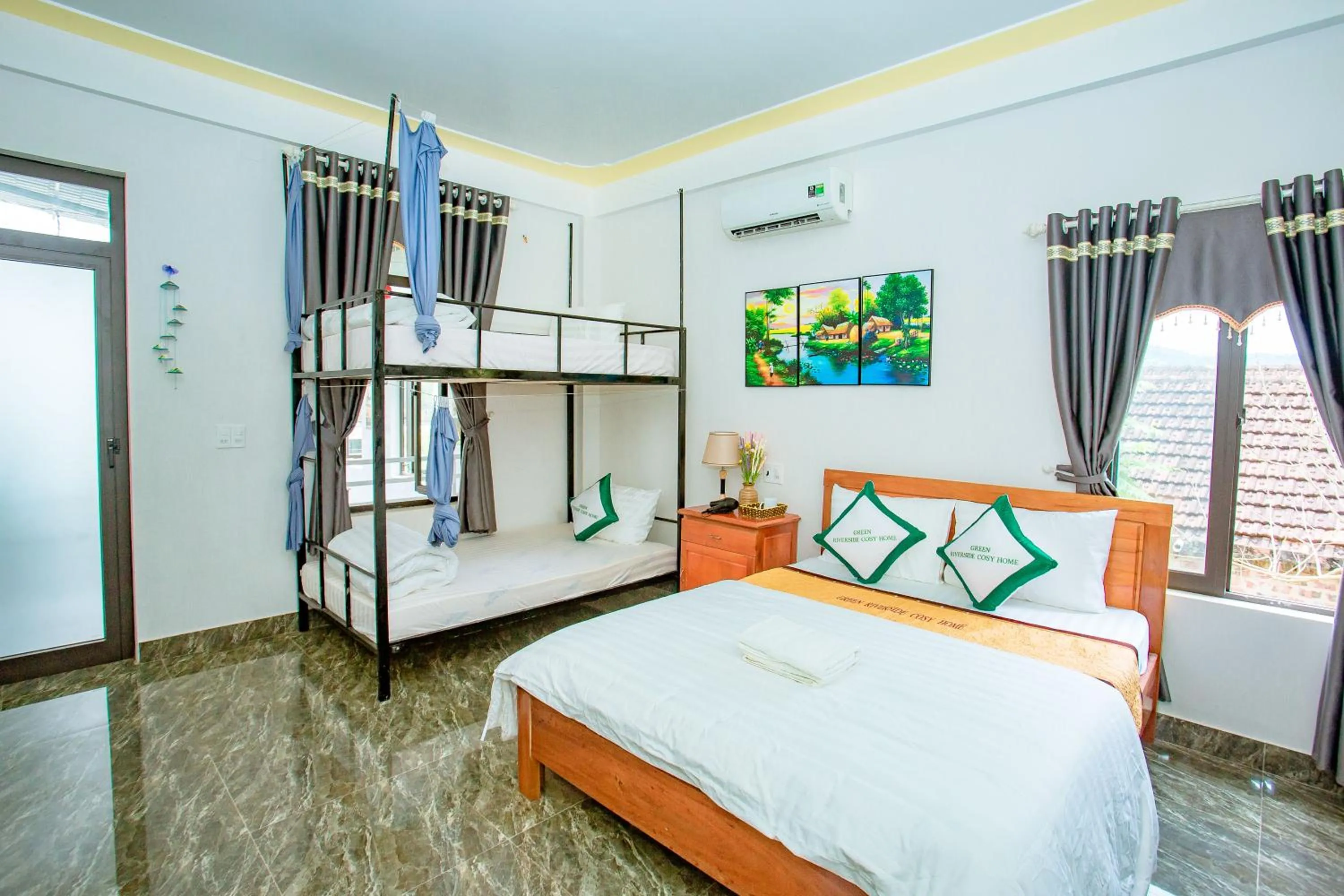 Bed in Green Riverside Cosy Home