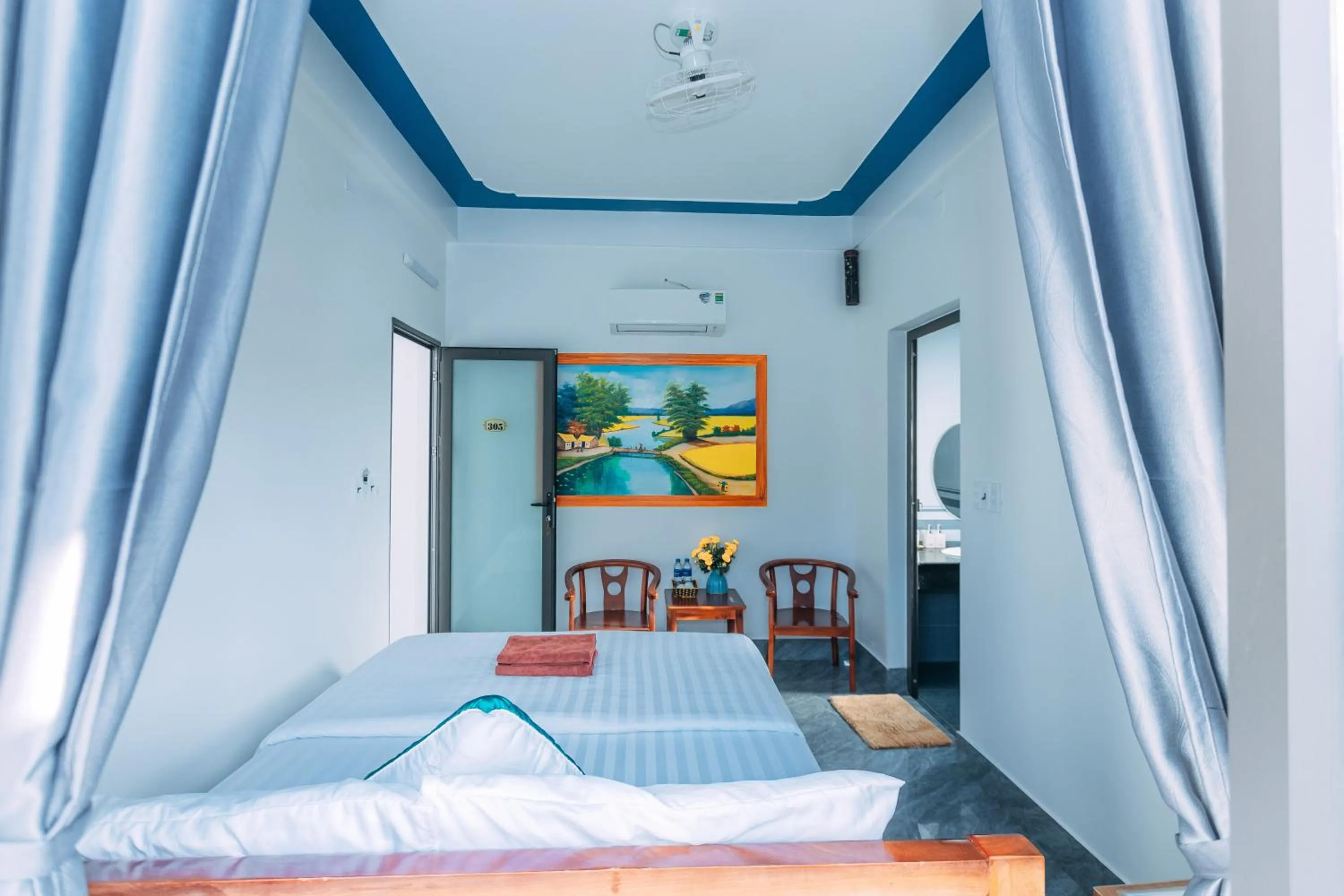 Bed in Green Riverside Cosy Home