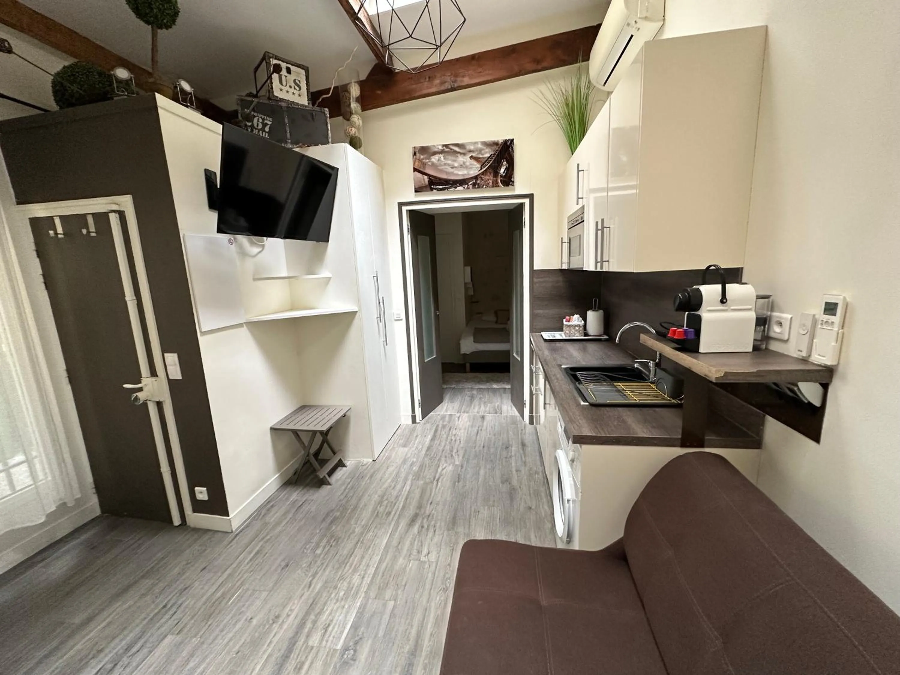 Living room in Beatrice et Emmanuel Meublé Eiffel