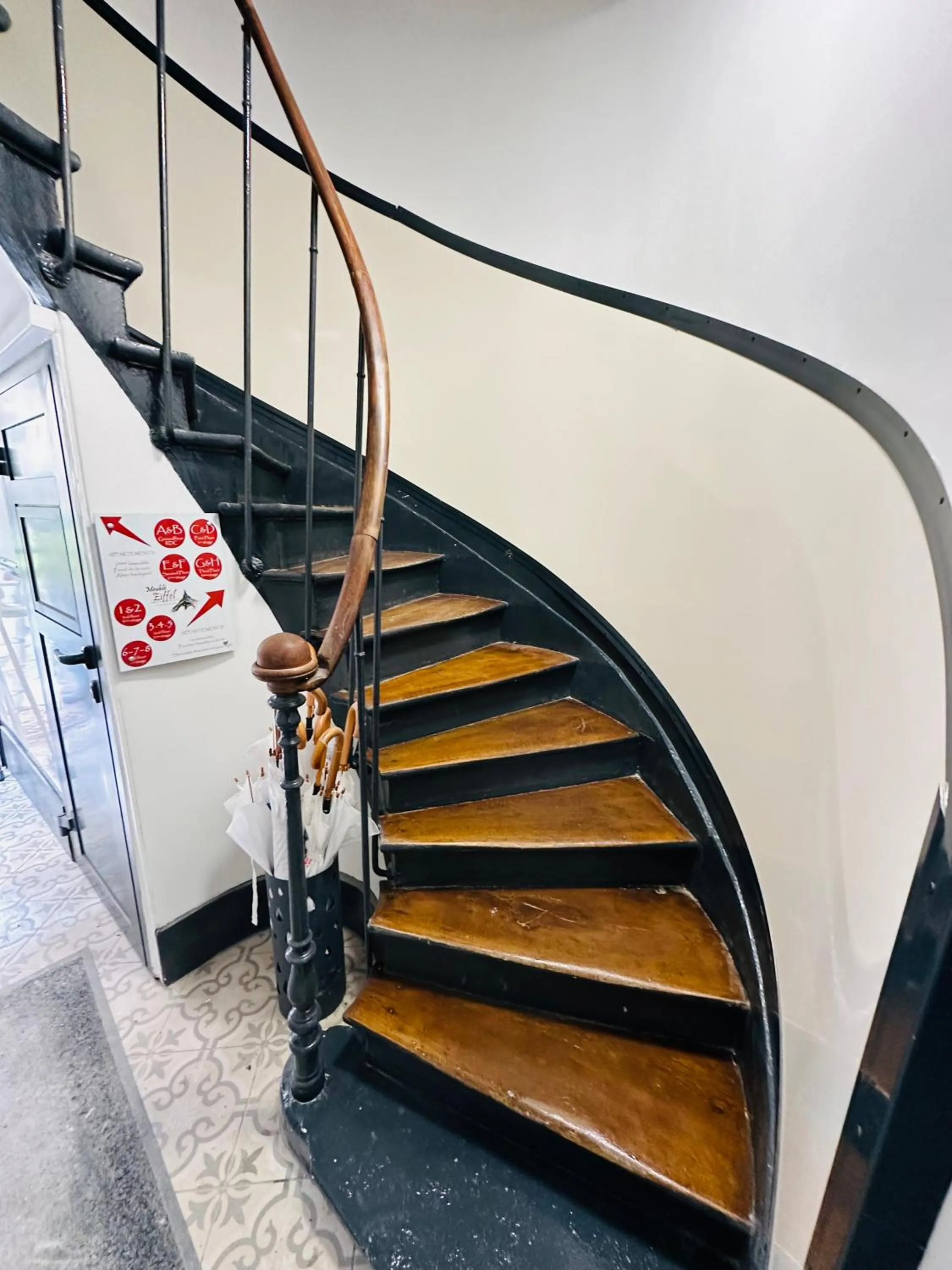 Property building in Beatrice et Emmanuel Meublé Eiffel