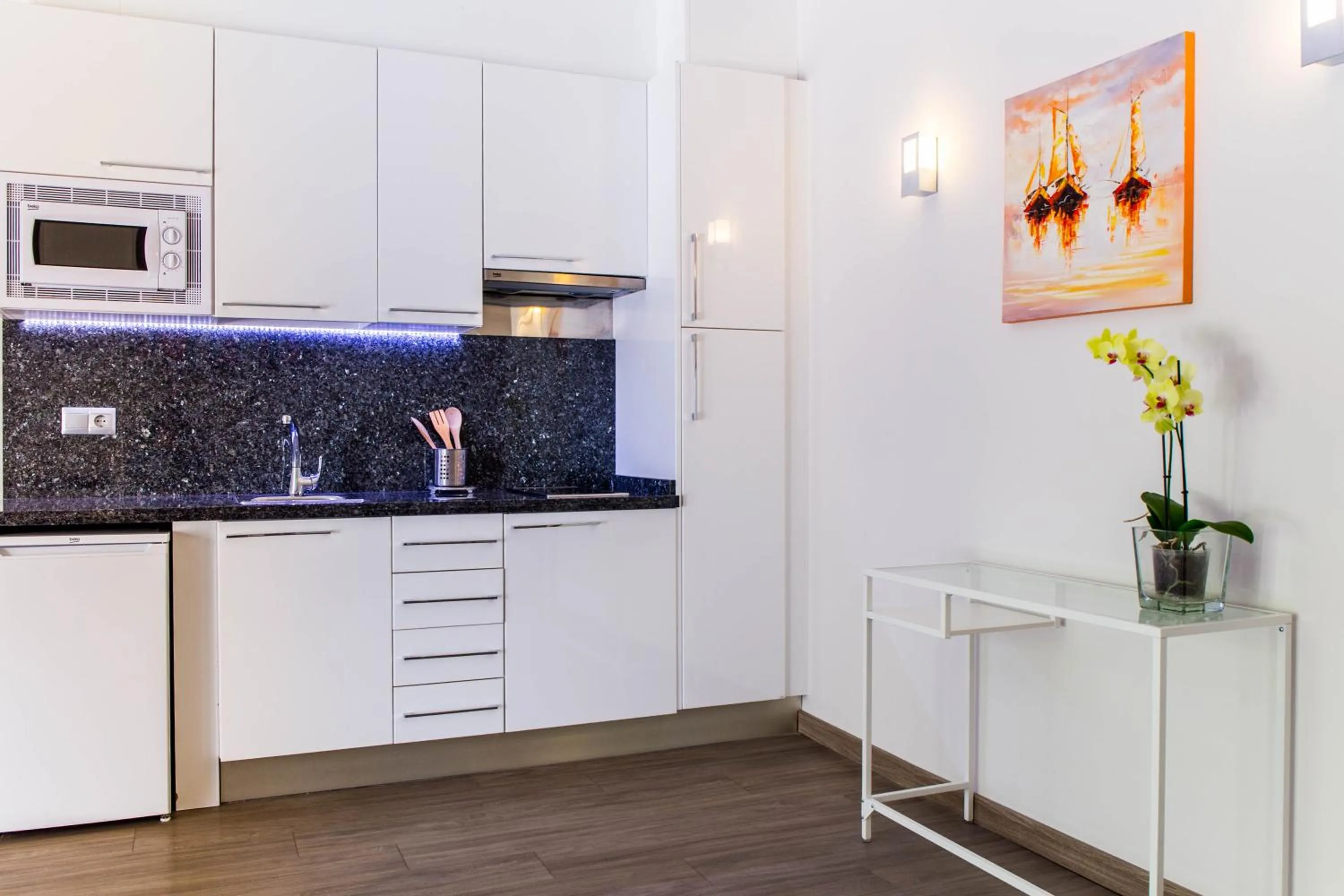 Kitchen or kitchenette in BLUESEA Dimona Suites
