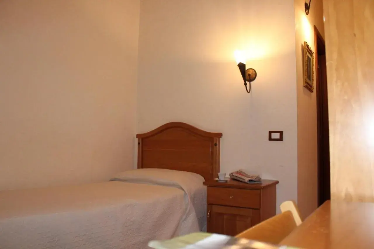 Single Room - single occupancy in Hotel Ristorante L'Avvenire Single Room - single occupancy in Hotel Ristorante L'Avvenire