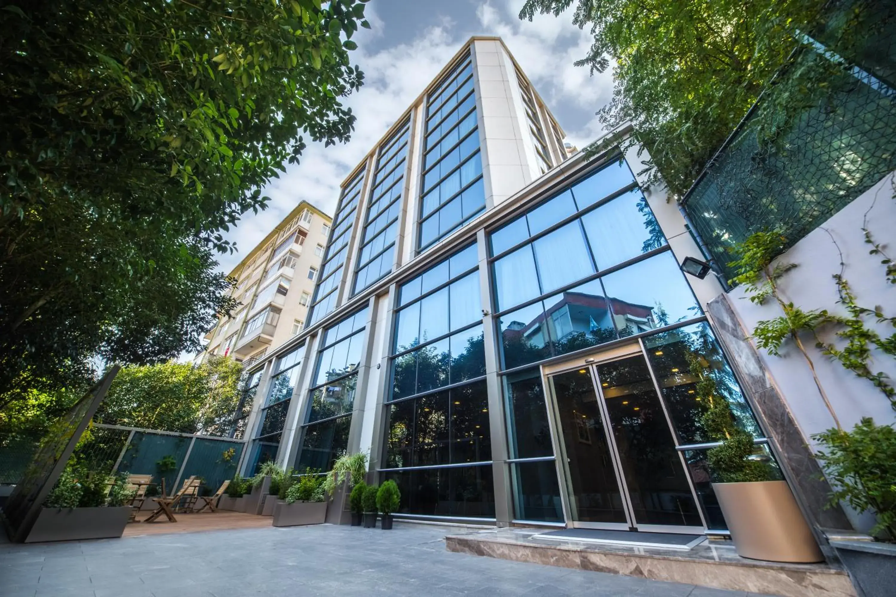 Facade/entrance in Molton Monapart Mecidiyekoy Facade/entrance in Molton Monapart Mecidiyekoy