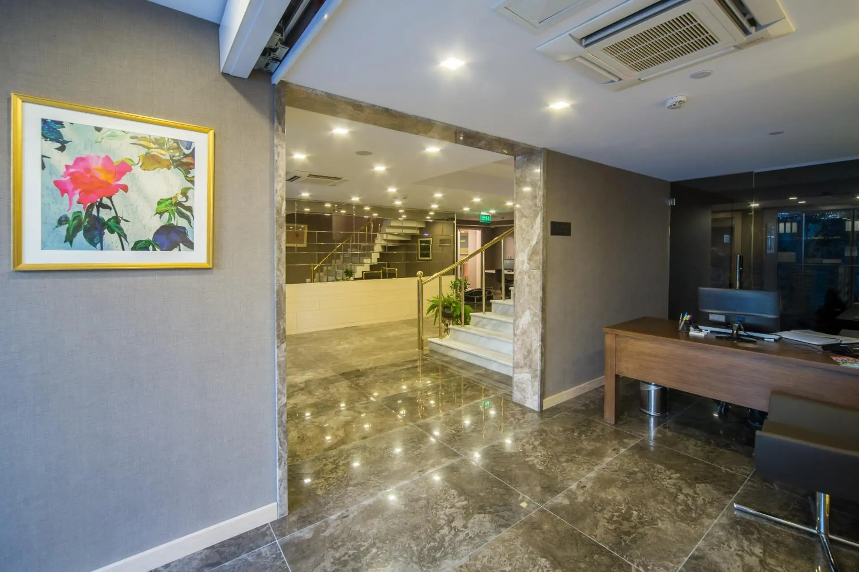 Lobby or reception in Molton Monapart Mecidiyekoy Lobby or reception in Molton Monapart Mecidiyekoy