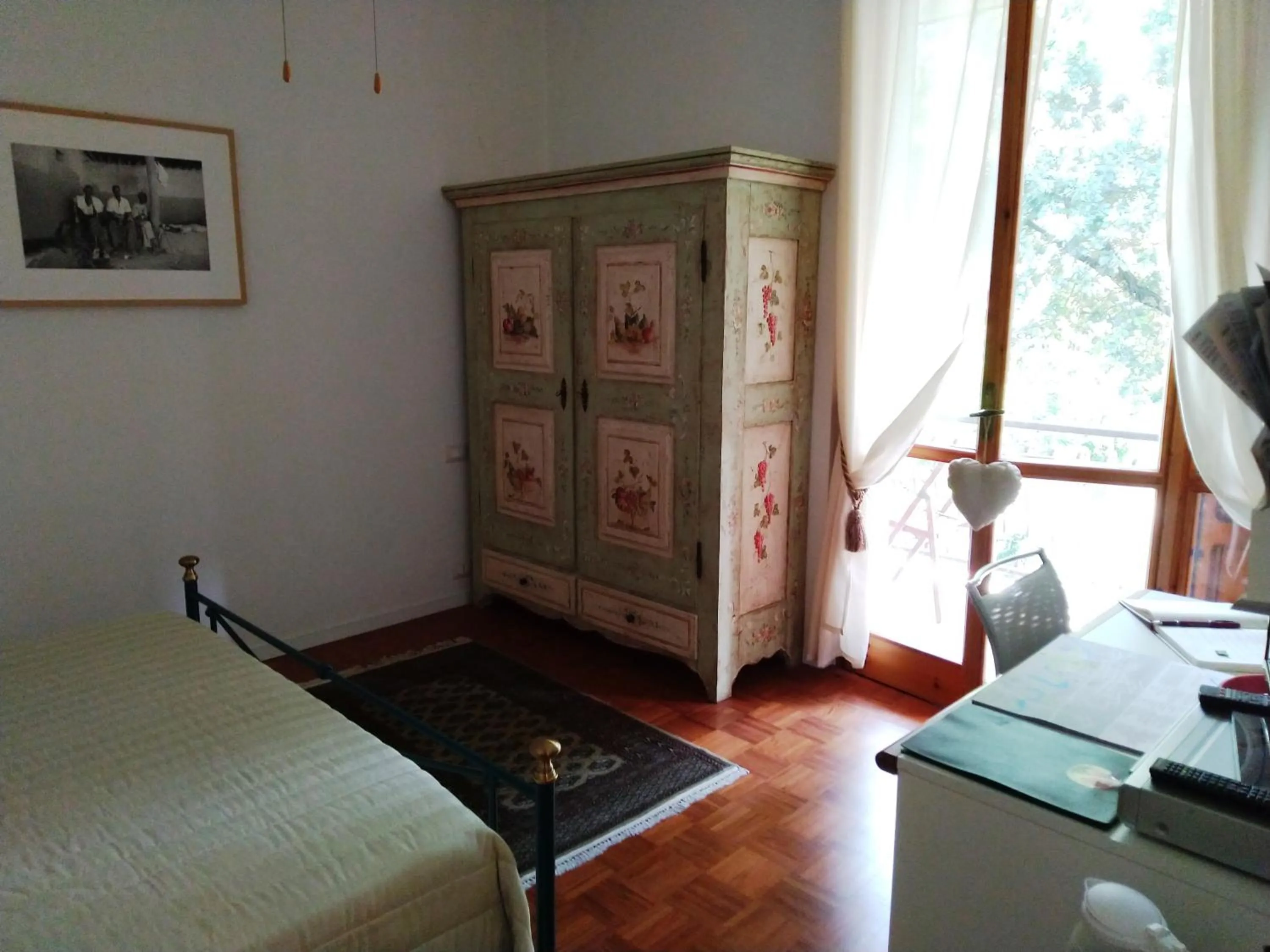 Photo of the whole room, Bed in Butterfly B&B