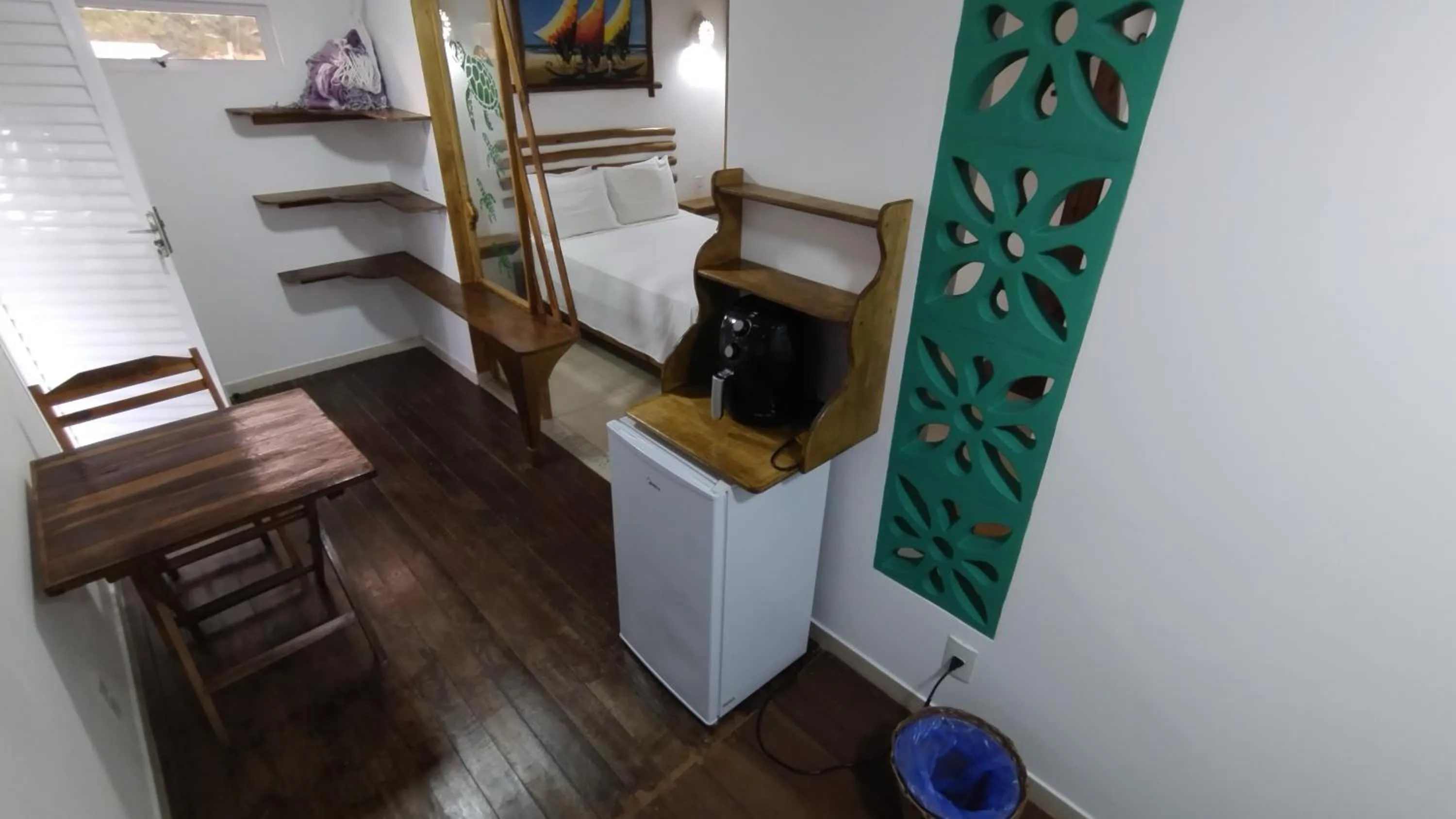 Kitchen or kitchenette in Hawaii Flats