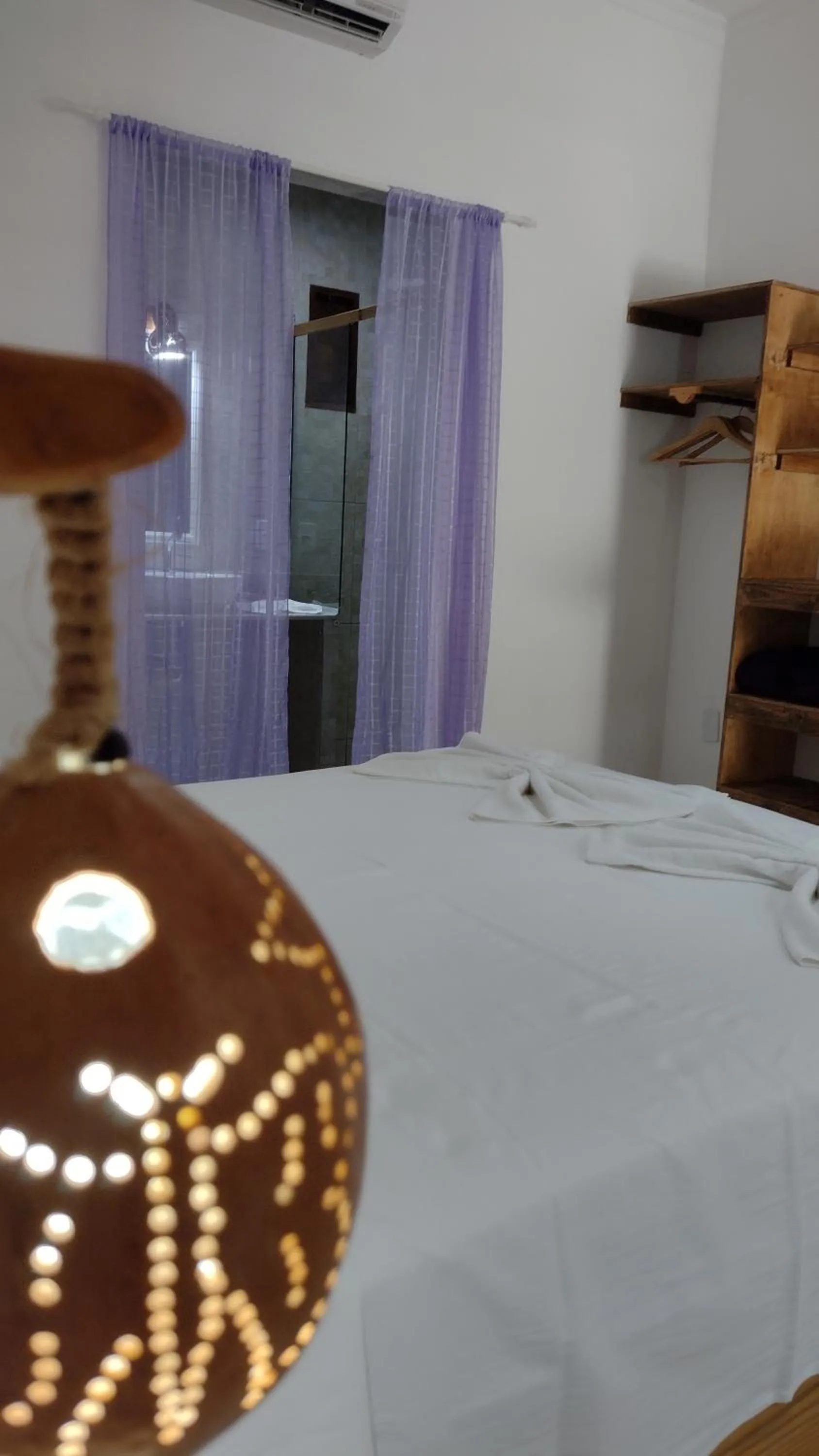 Bedroom, Bed in Hawaii Flats