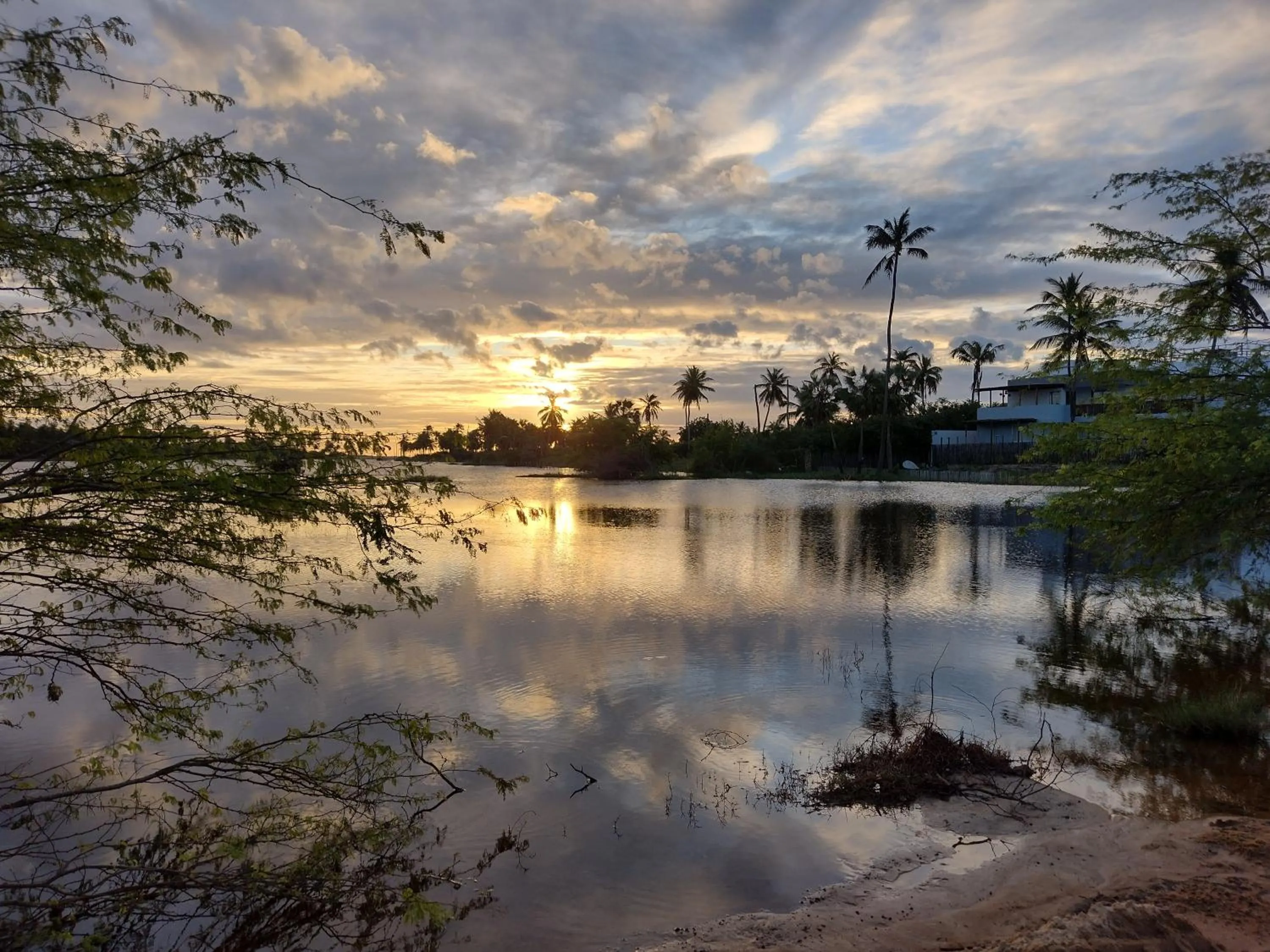 Lake view in Hawaii Flats