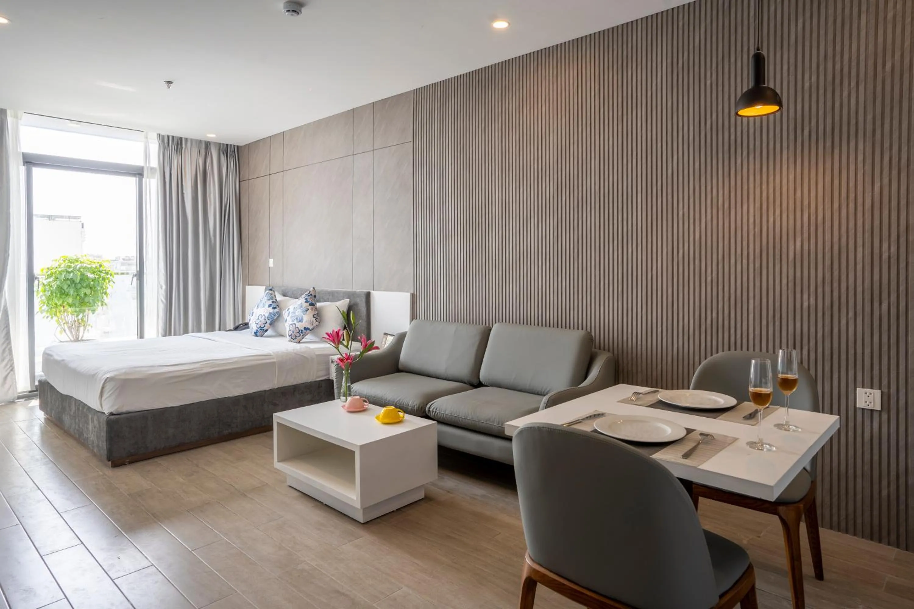 Sandy Hotel & Apartment