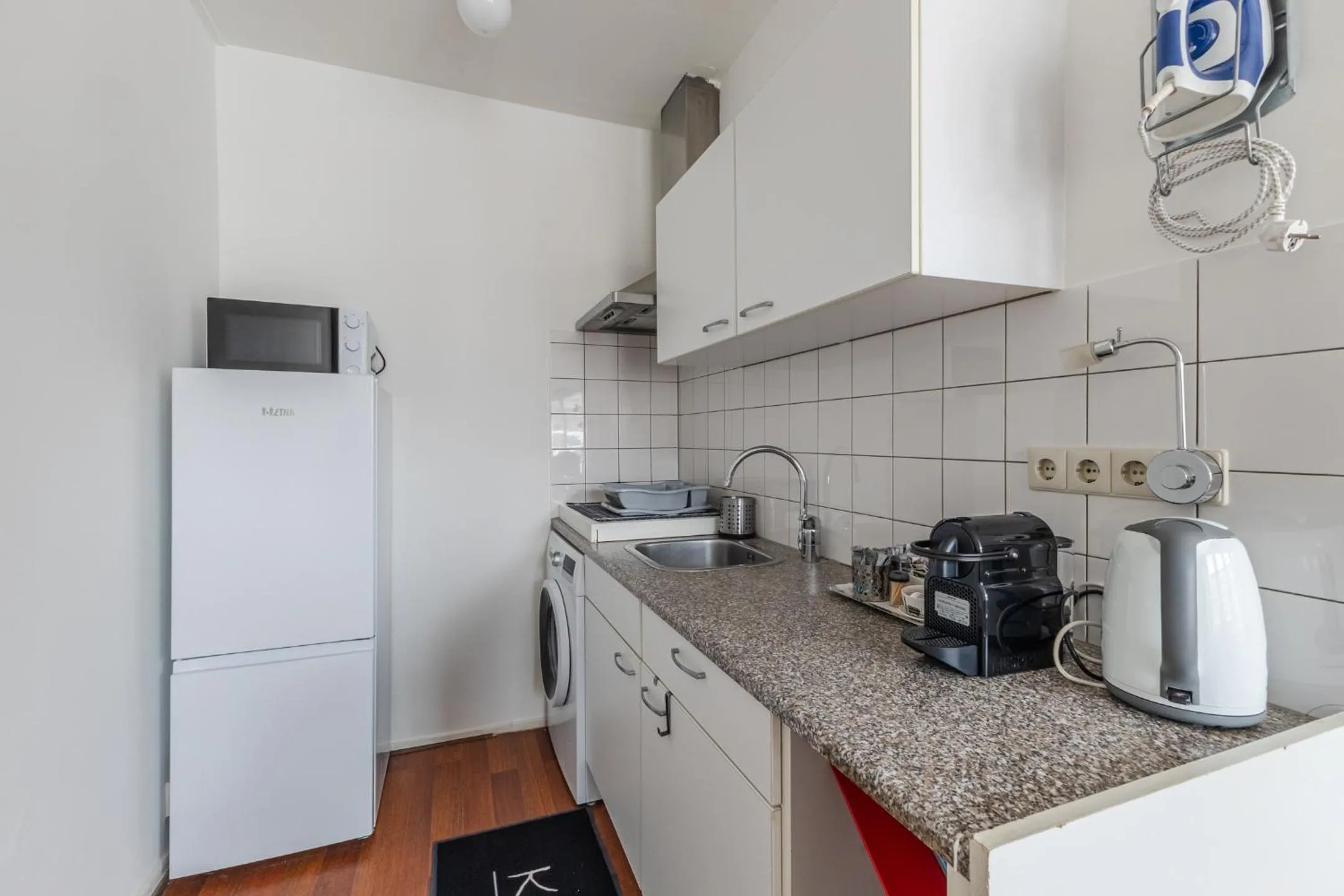Kitchen or kitchenette in Albert Cuyp Studio