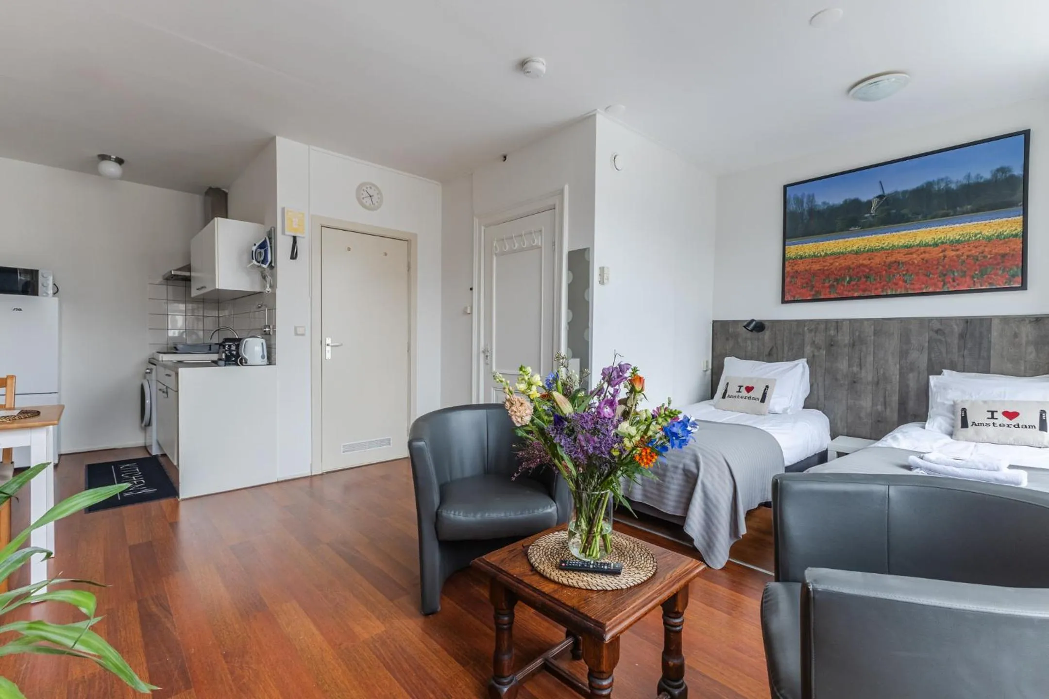 Kitchen or kitchenette in Albert Cuyp Studio