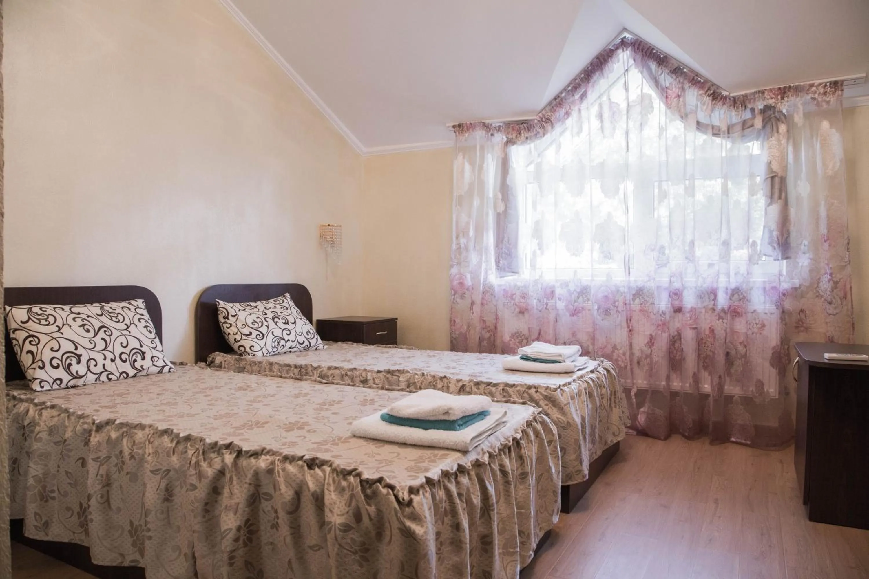 Photo of the whole room, Bed in Guest House Montreal