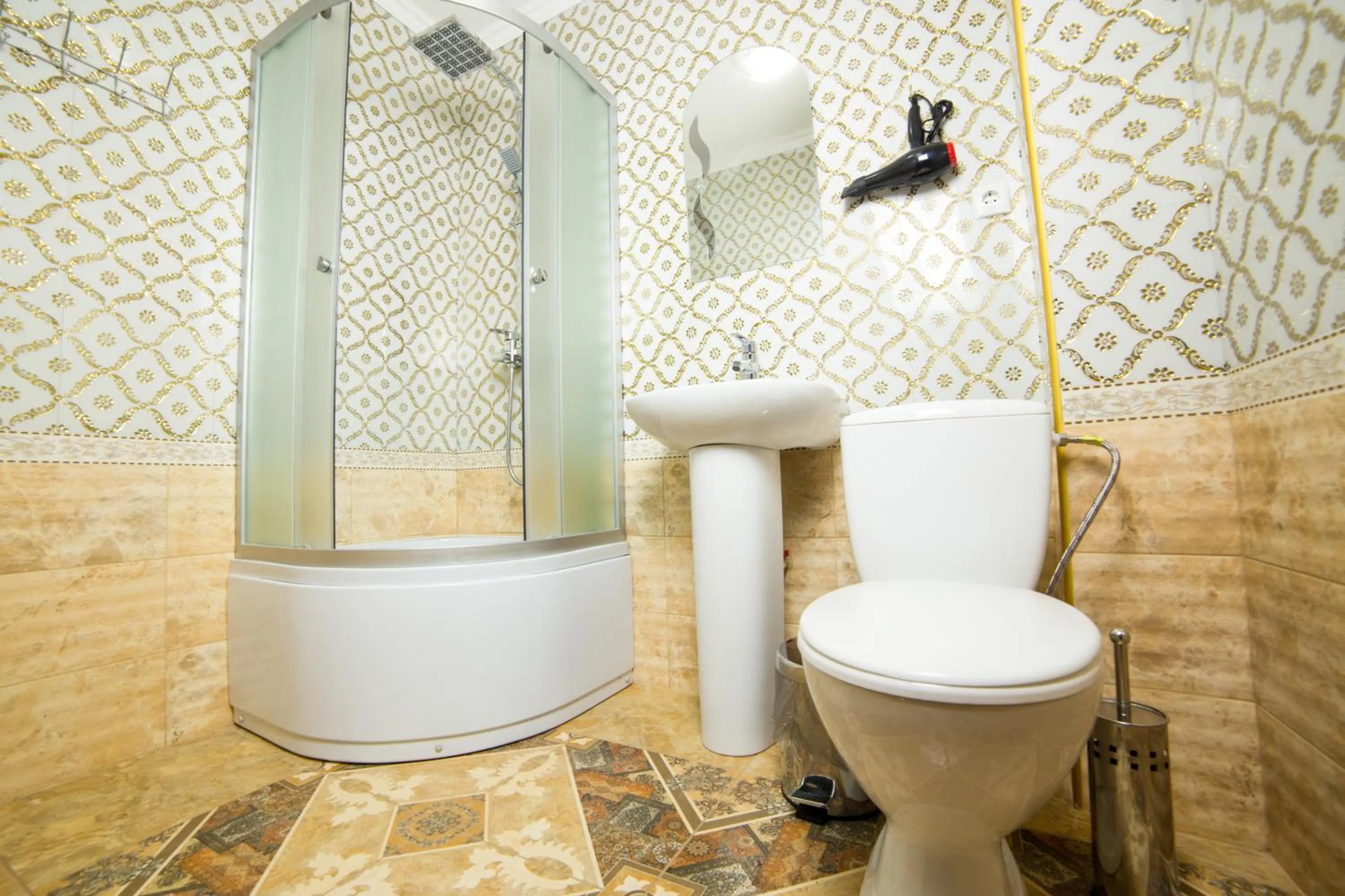 Shower in Guest House Montreal