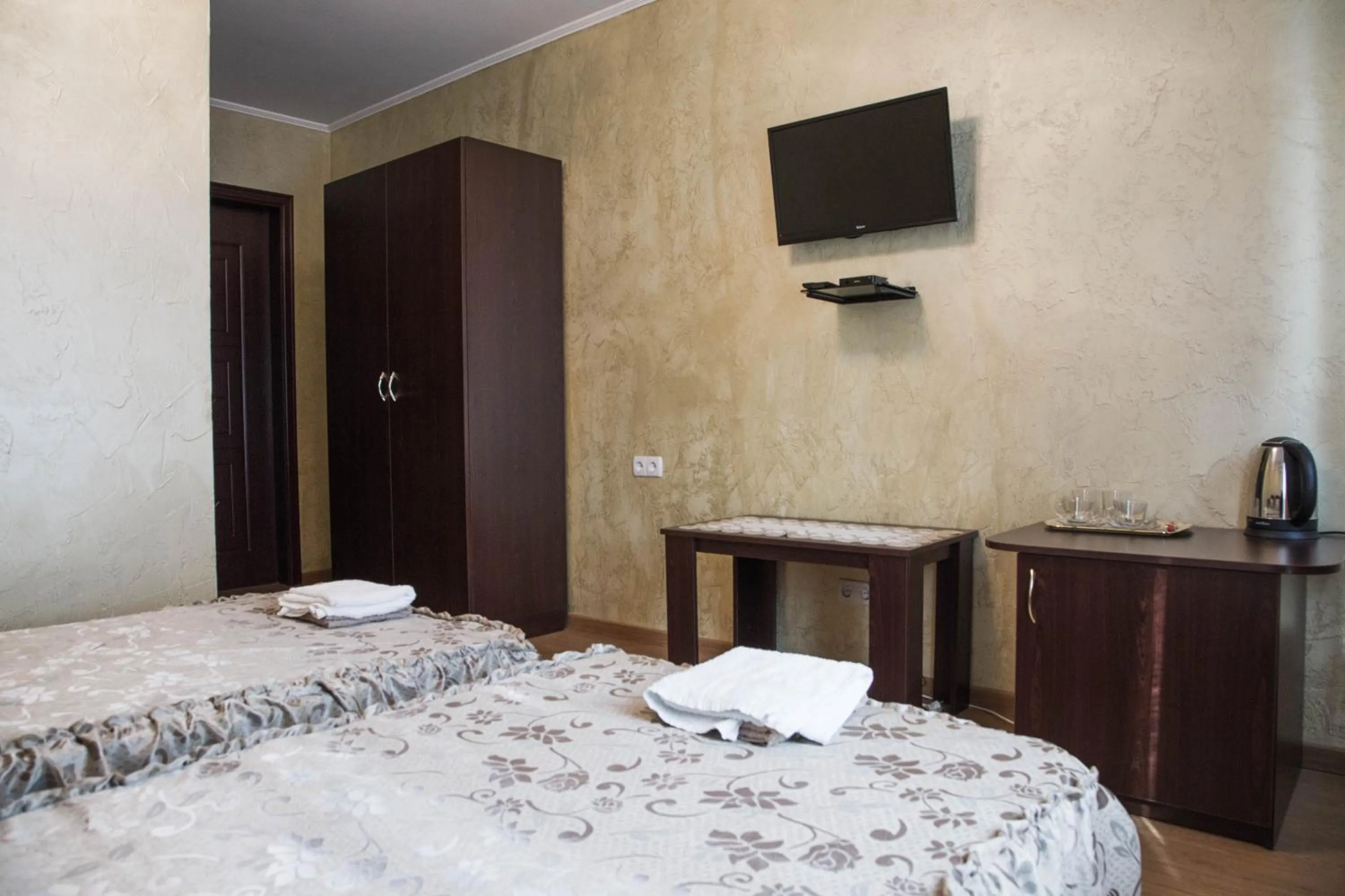 Photo of the whole room, Bed in Guest House Montreal