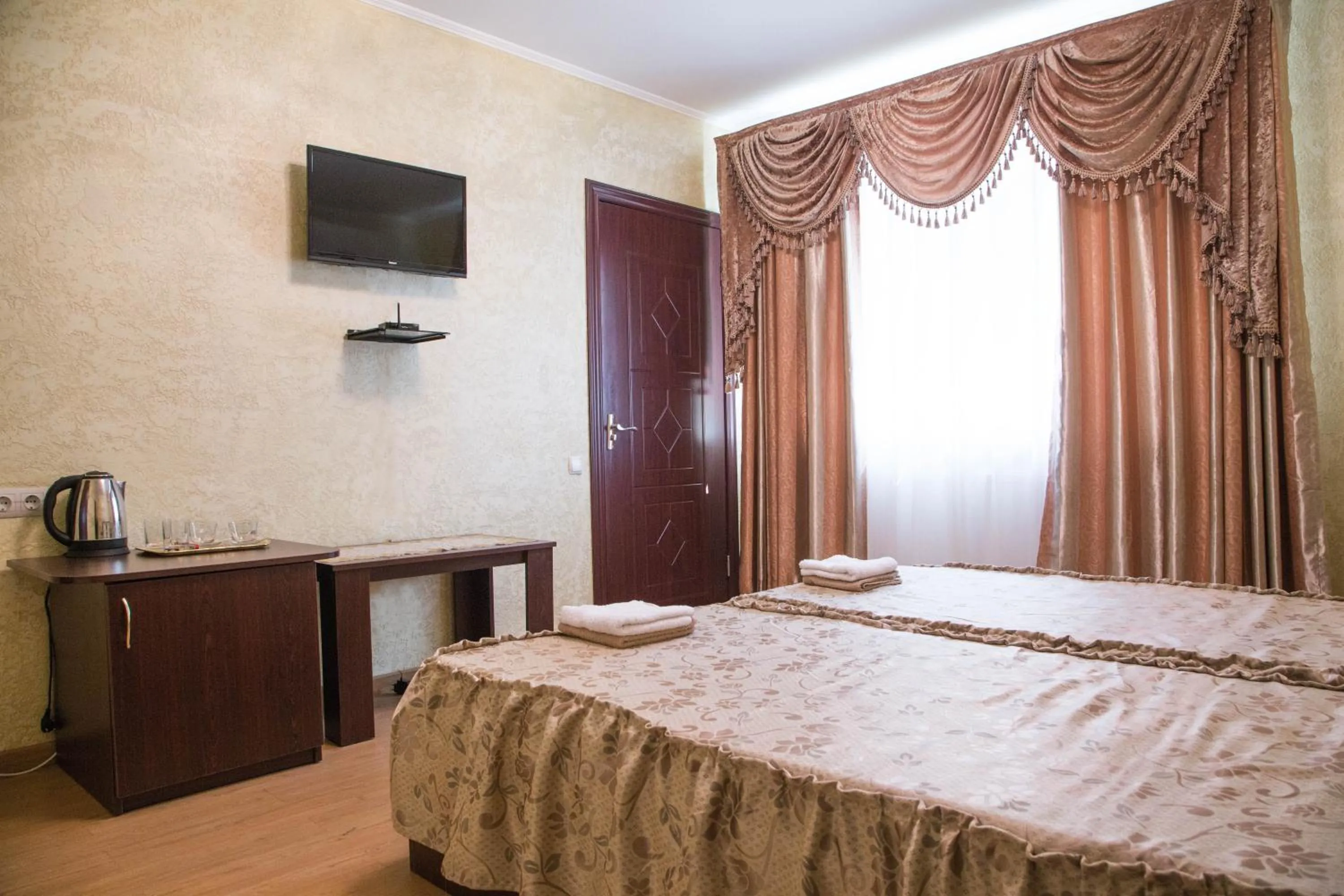 Photo of the whole room, Bed in Guest House Montreal