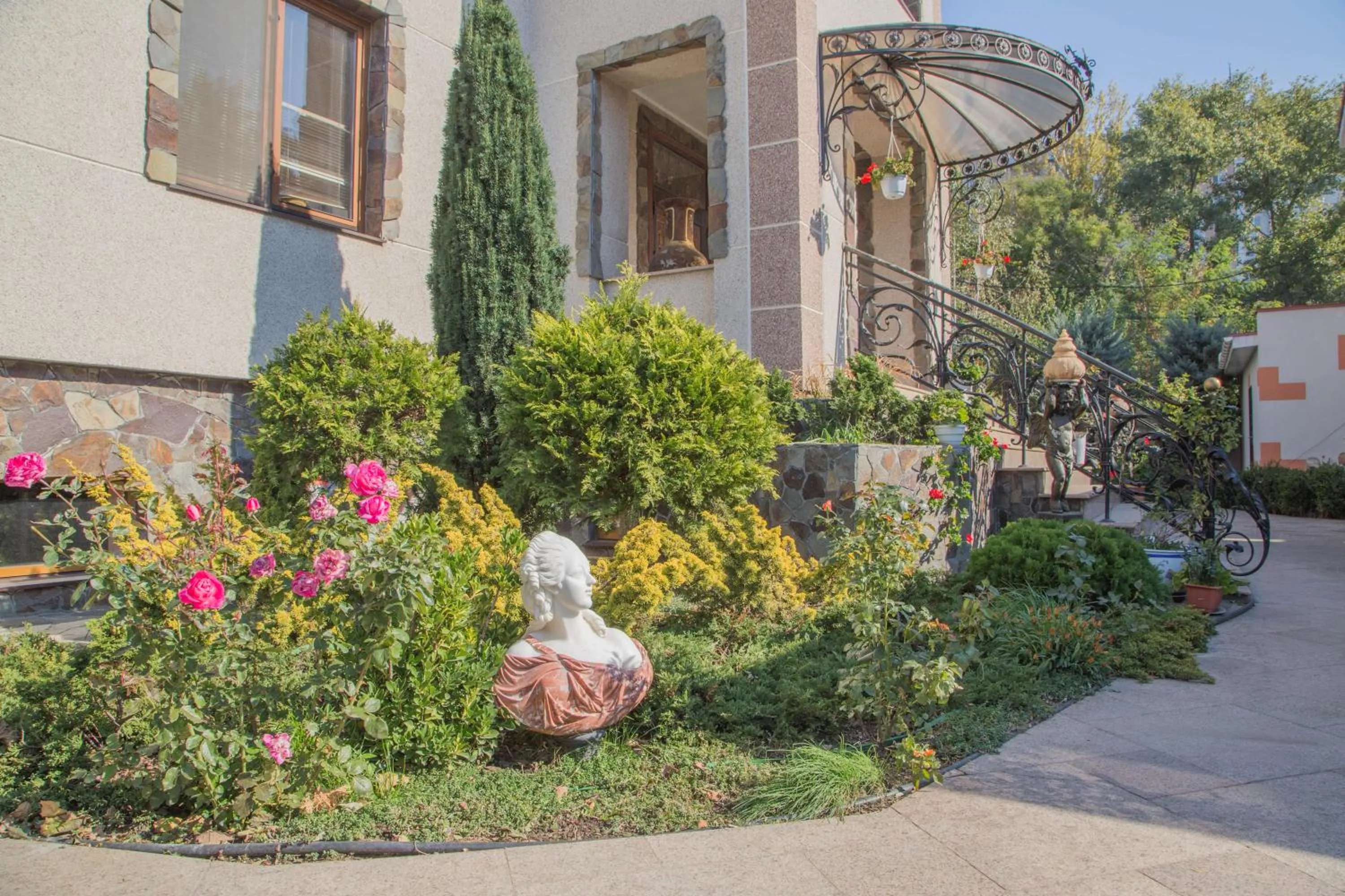 Area and facilities in Guest House Montreal