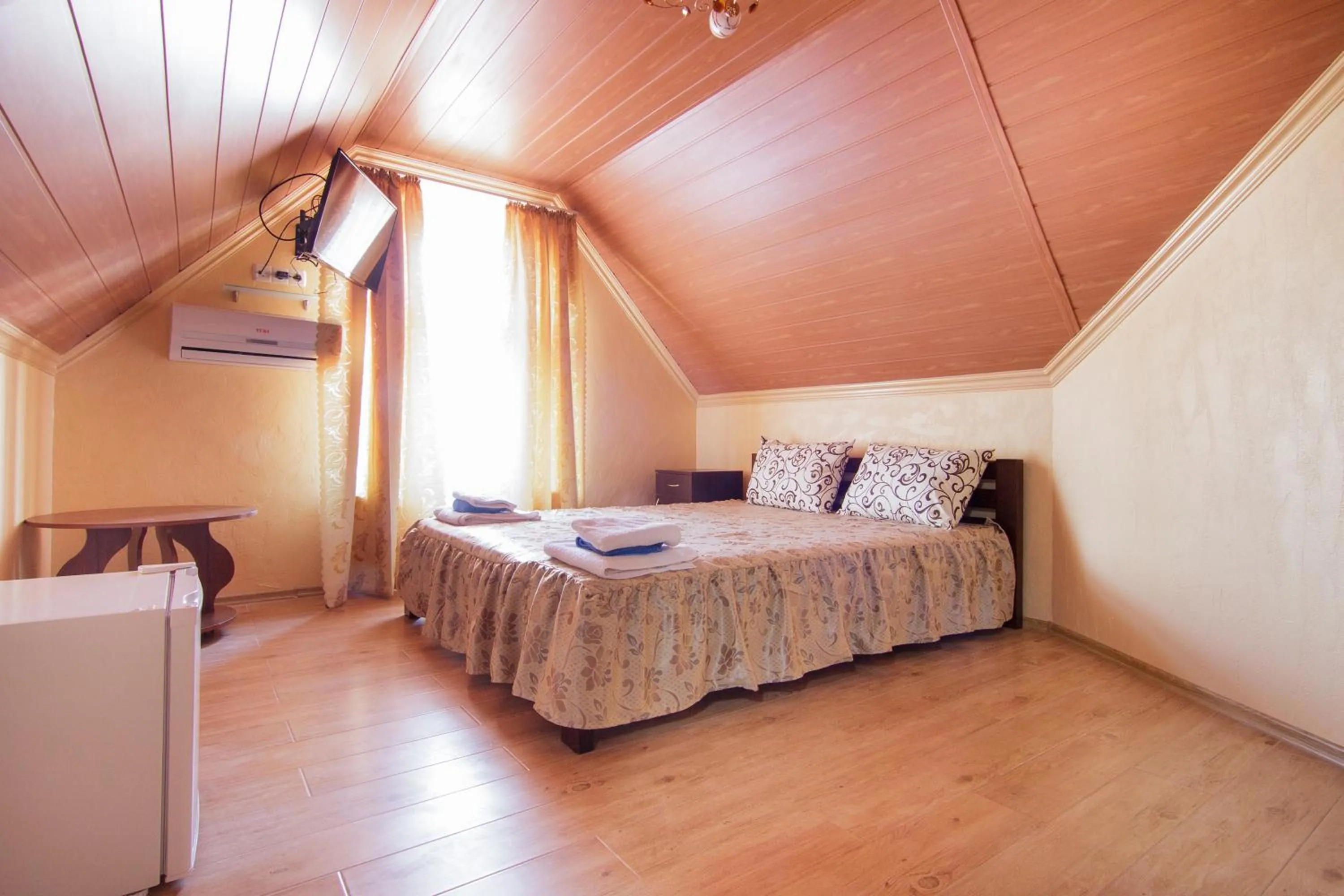 Photo of the whole room, Bed in Guest House Montreal