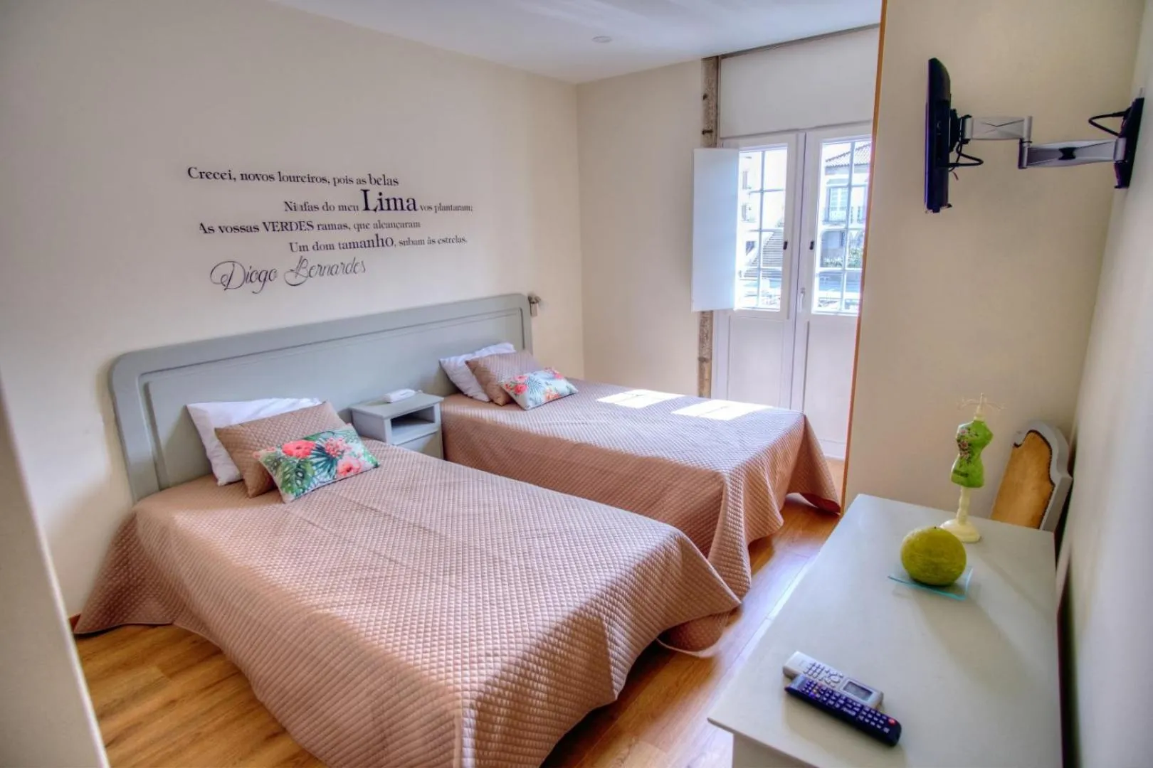 Large Double or Twin Room - single occupancy in Hotel Os Poetas
