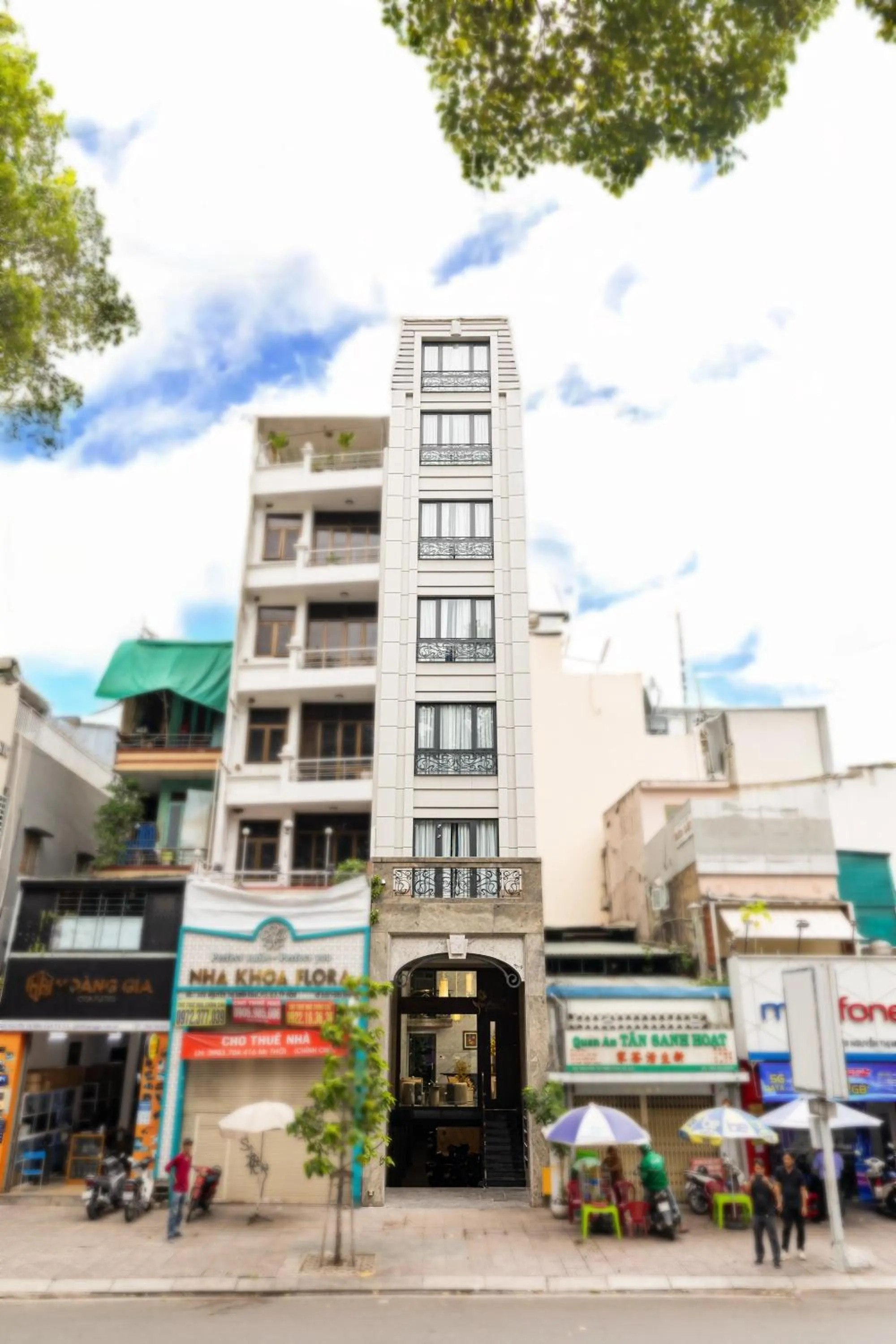 Property building in Sunflower Apartment - Luxury Suite by THC Group