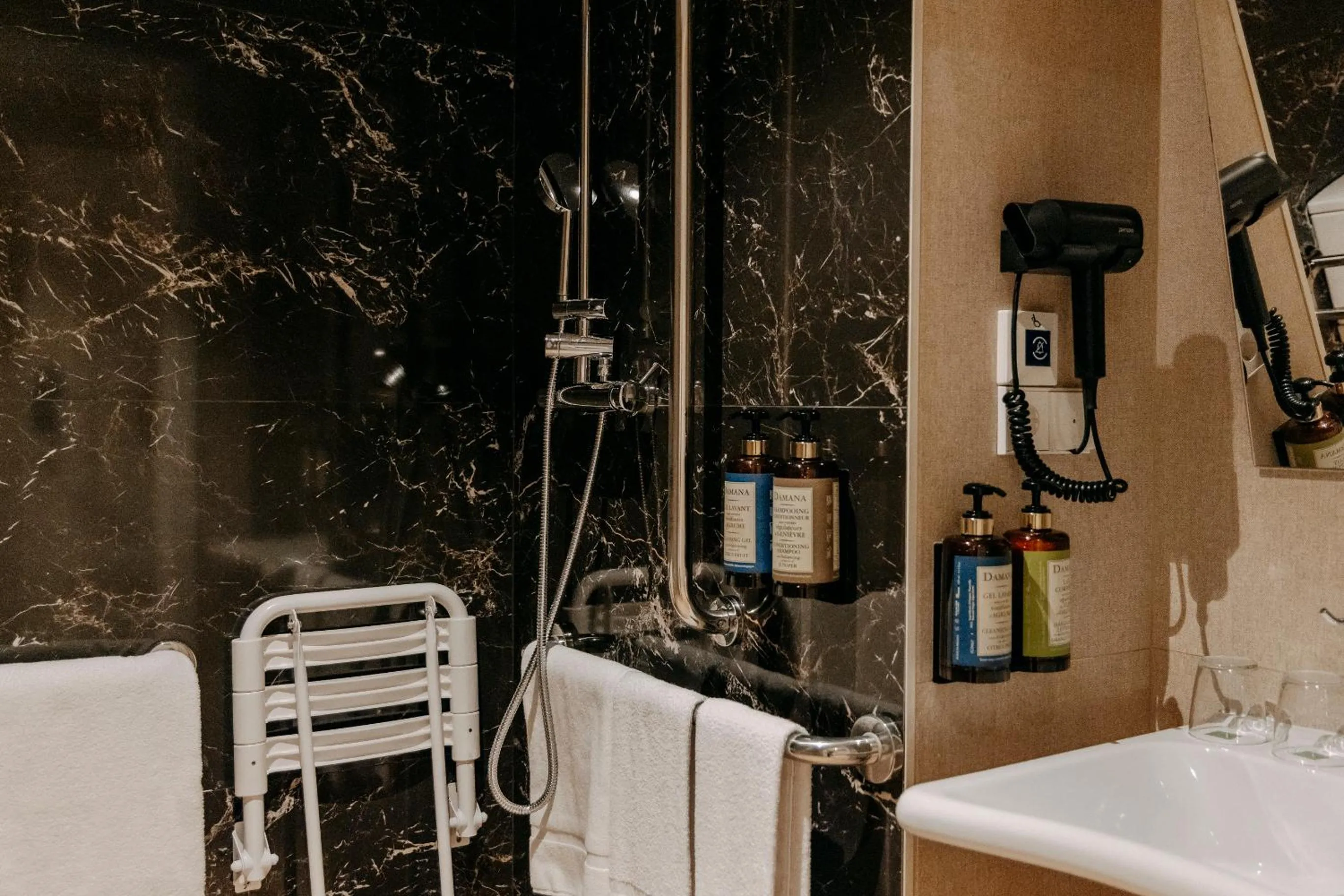 Shower in Hotel Pax Atocha