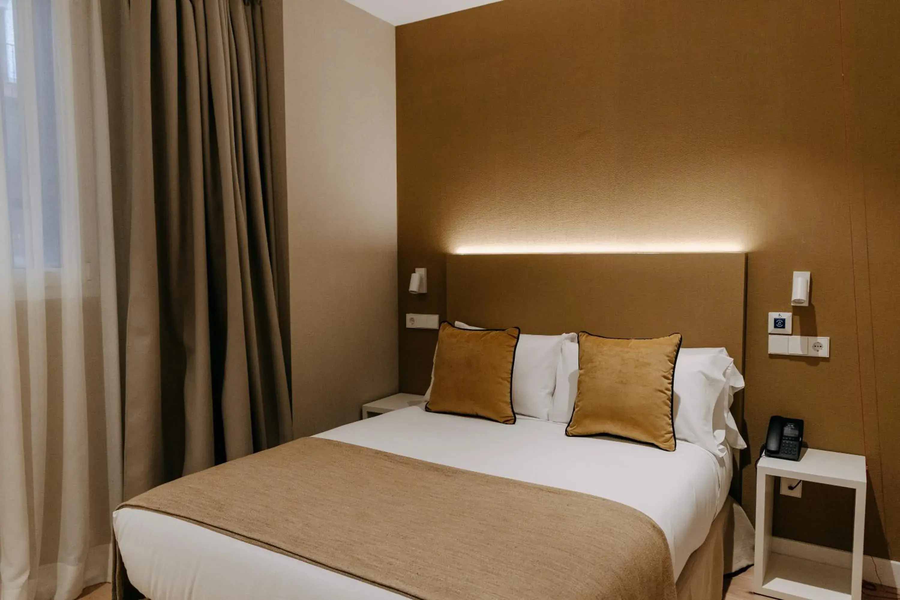 Deluxe Single Room - single occupancy - Disability Access in Hotel Pax Atocha Deluxe Single Room - single occupancy - Disability Access in Hotel Pax Atocha