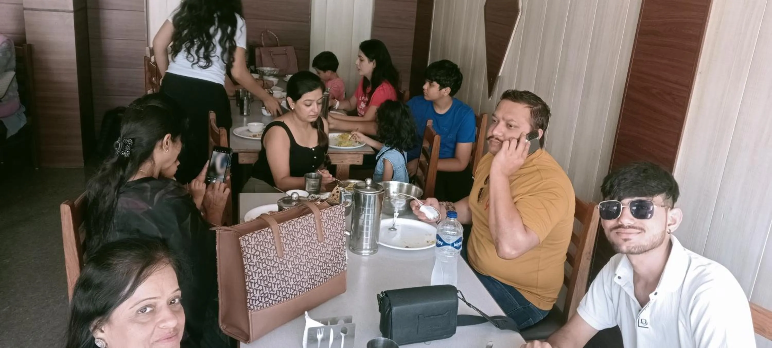 Restaurant/places to eat in The Mrityunjaya Palace 3 Star hotel in Guptakashi