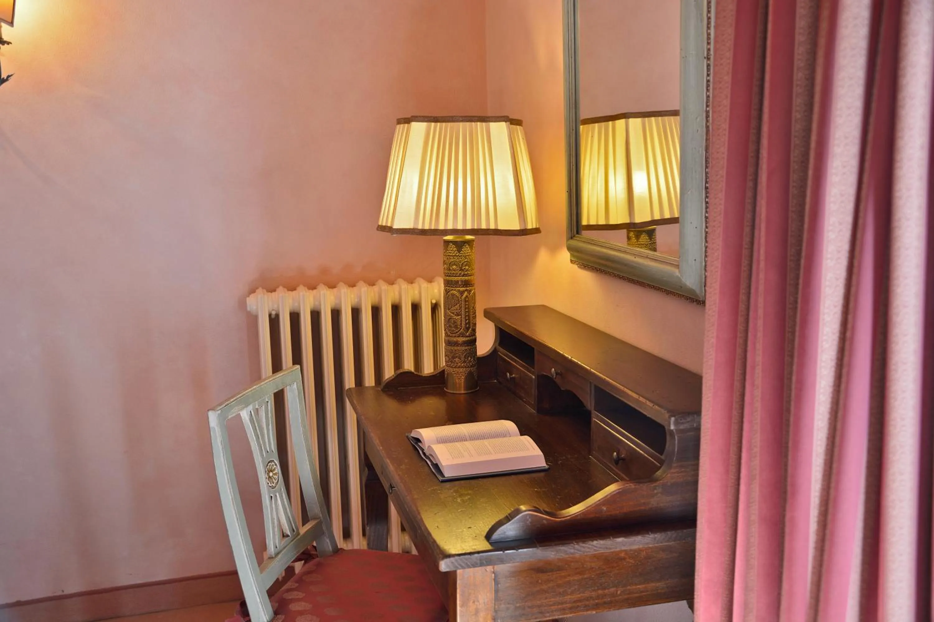 Seating area in Hotel Boccaccio