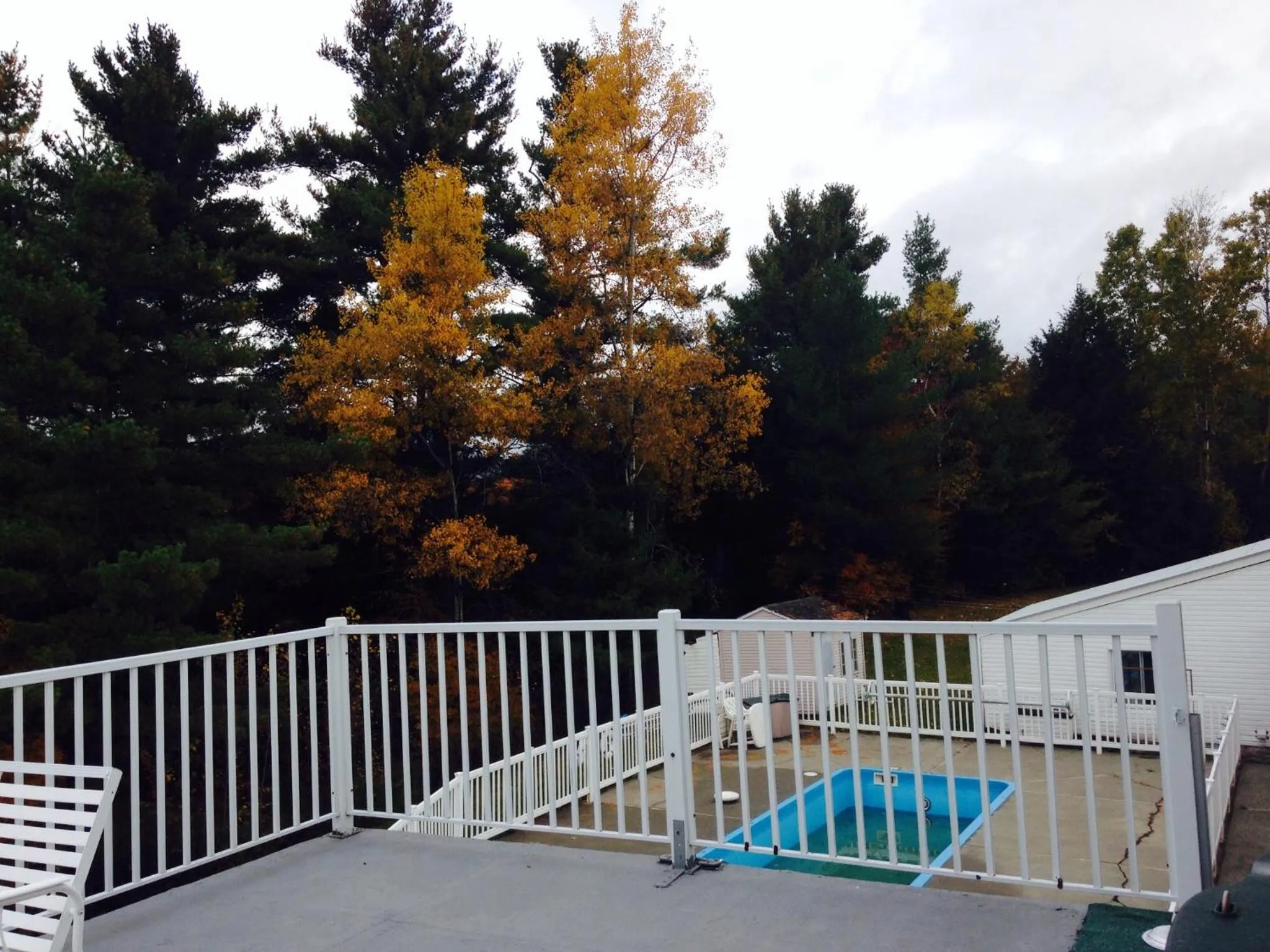 Autumn in Motel Econonuit