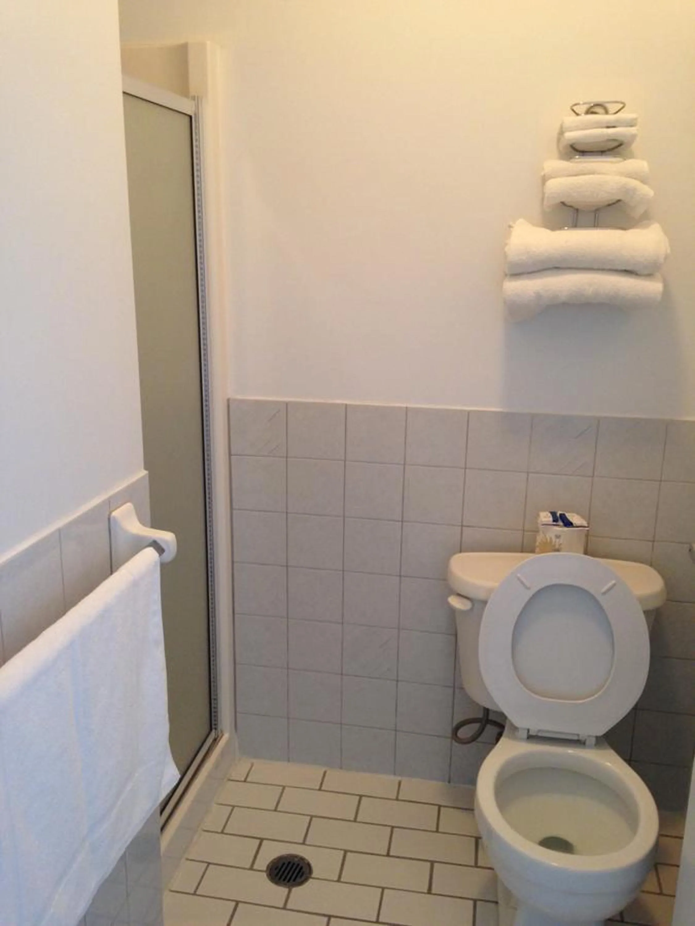 Toilet in Motel Econonuit