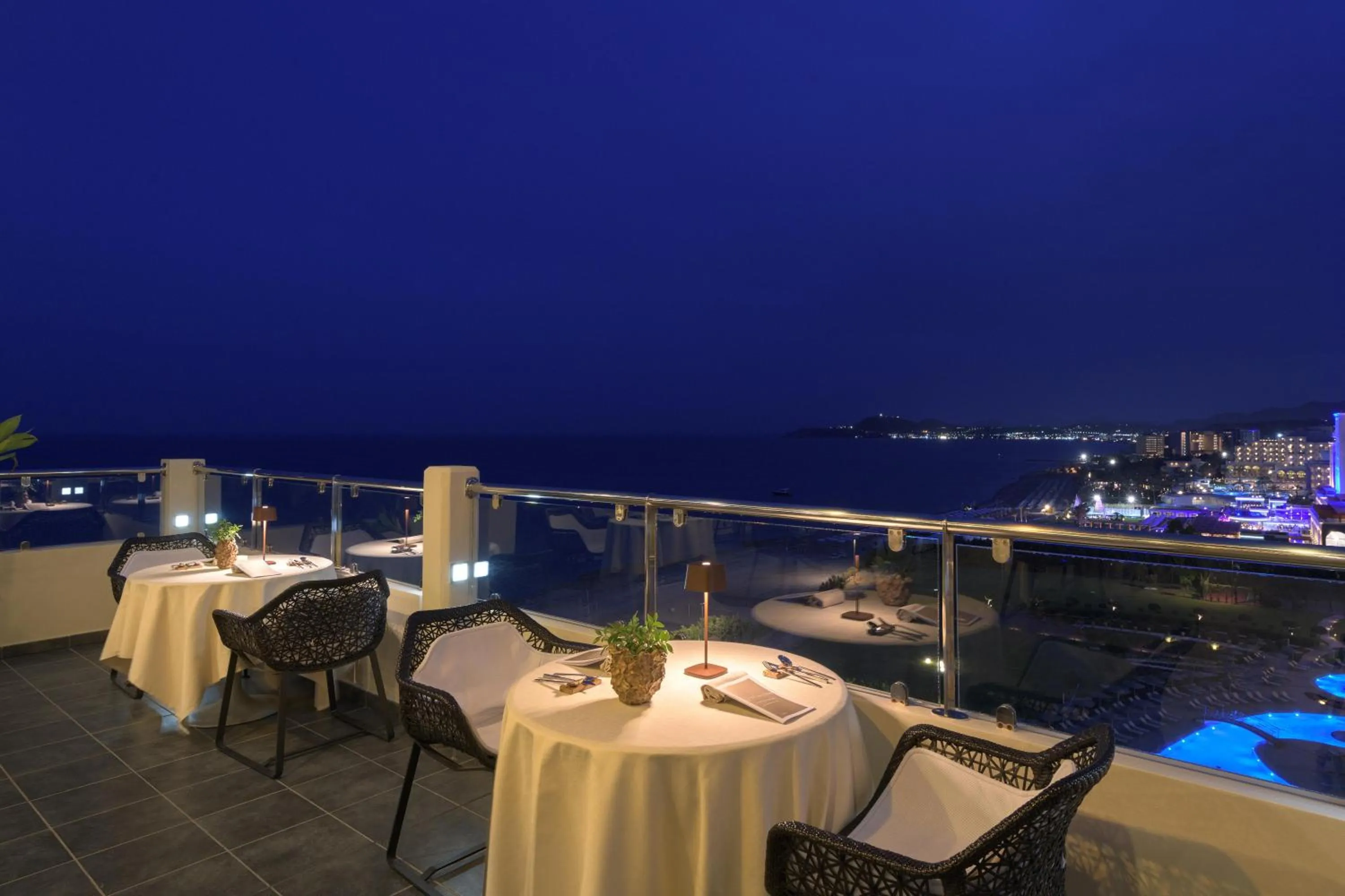 Restaurant/places to eat in Elysium Resort & Spa